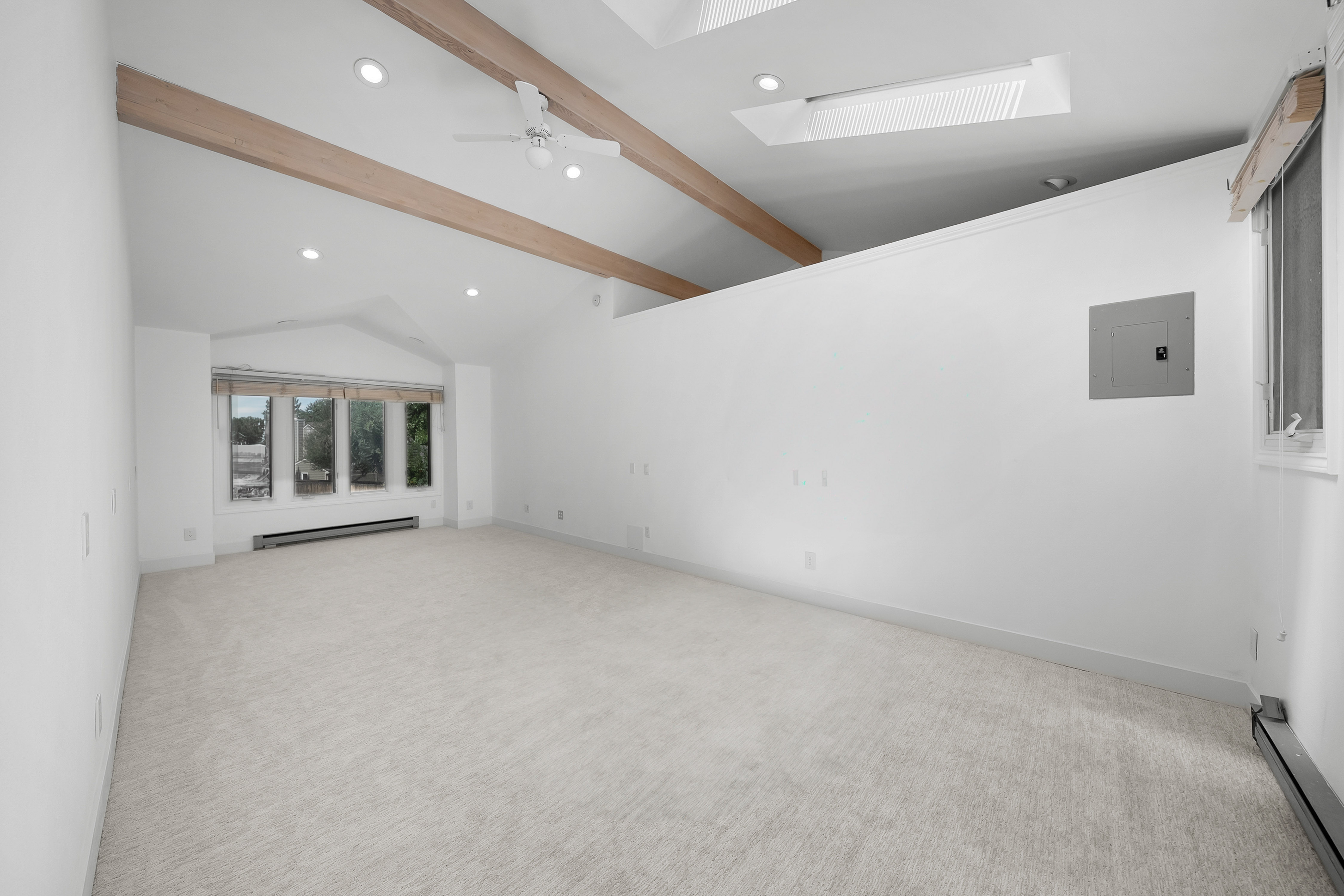  Beautiful Updated Home Located in Highly Sought-After Arapahoe Lake Neighborhood - 物件實景