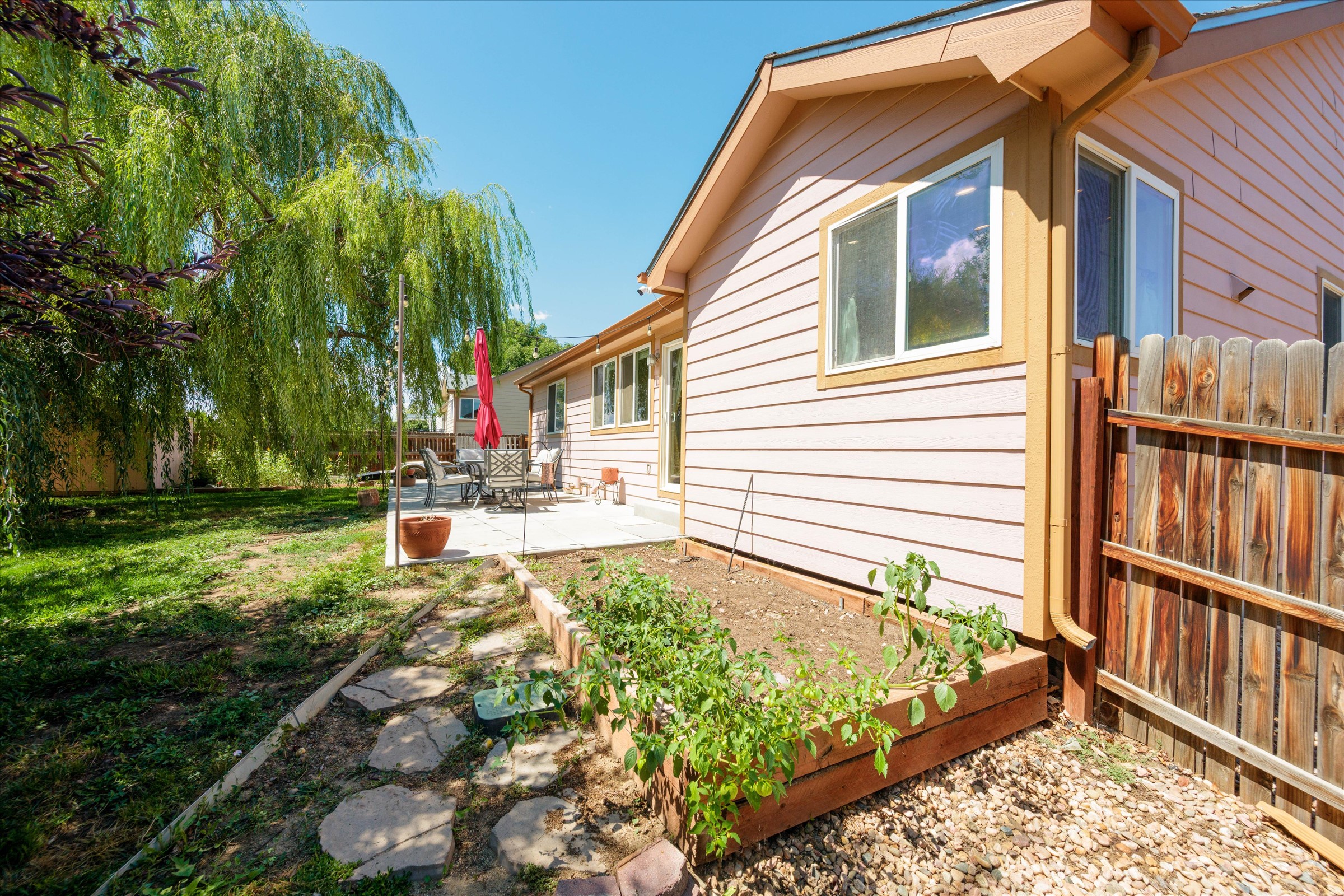 Main-Level Living Meets Unbeatable Storage and Outdoor Space - 物件實景