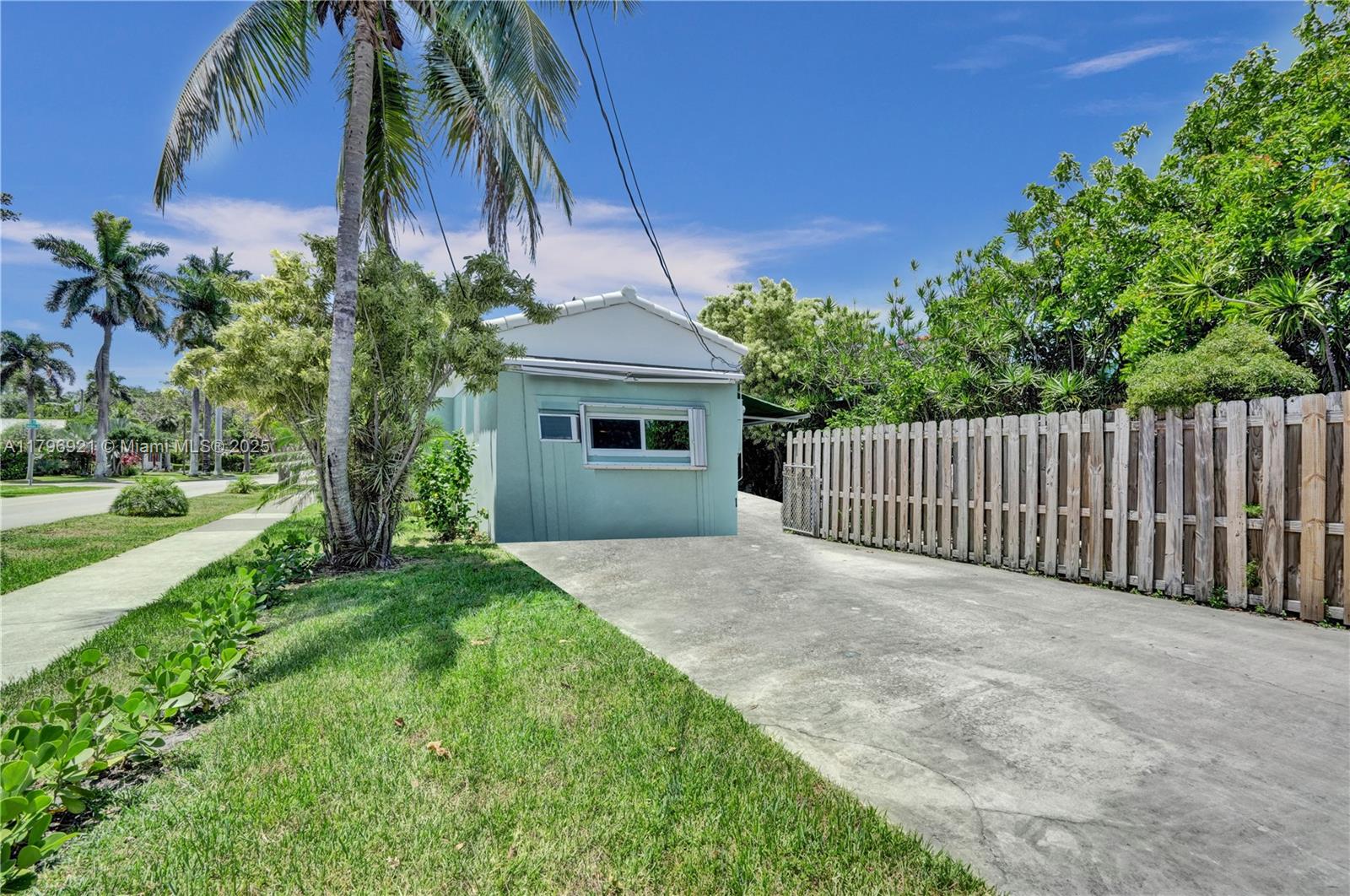 Hollywood, Florida, 33020, United States, 3 Bedrooms Bedrooms, ,3 BathroomsBathrooms,Residential,For Sale,1805248