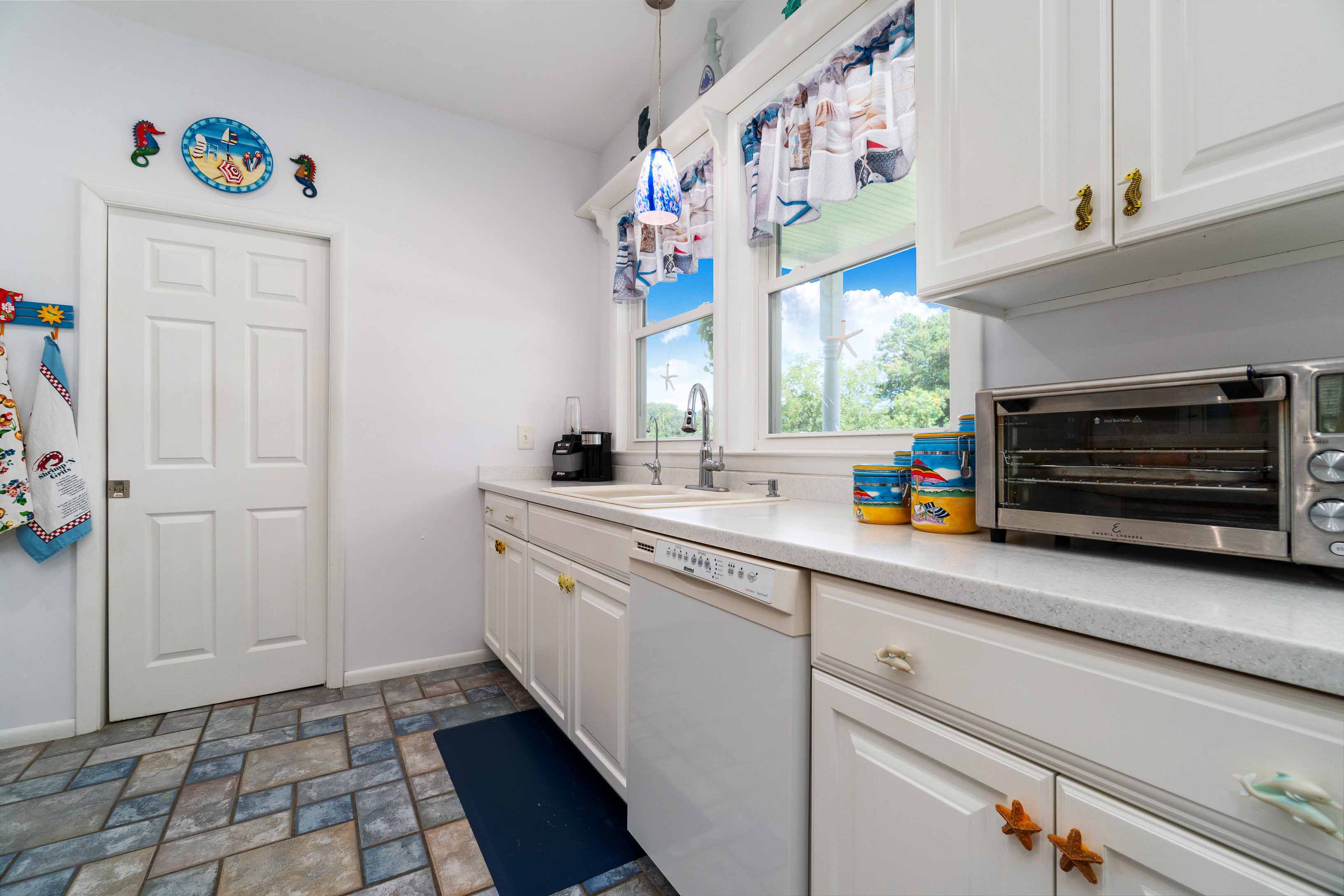 Oriental, North Carolina, 28571, United States, 4 Bedrooms Bedrooms, ,4 BathroomsBathrooms,Residential,For Sale,1944868