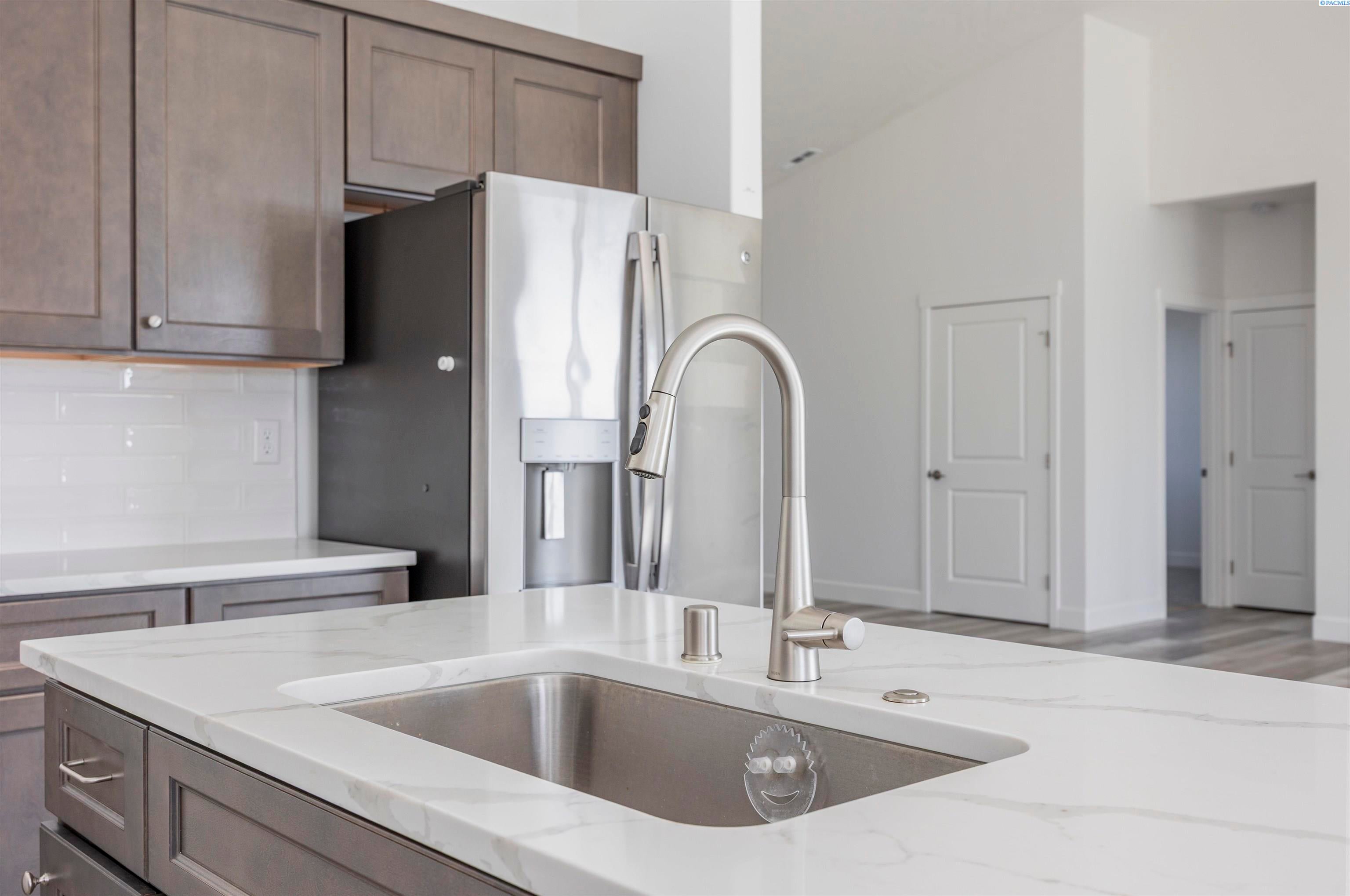 Pasco, Washington, 99301, United States, 4 Bedrooms Bedrooms, ,2 BathroomsBathrooms,Residential,For Sale,1978542