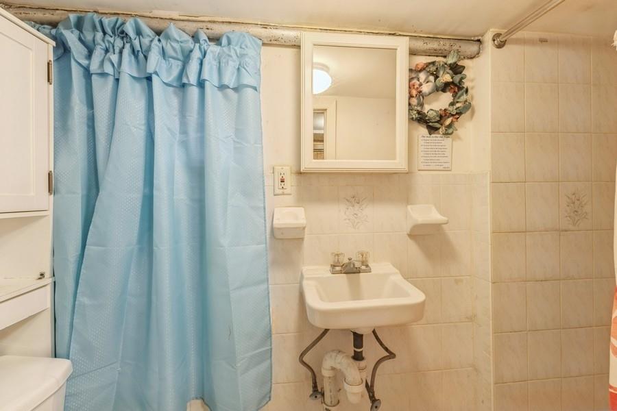 Jamaica, New York, 11433, United States, 3 Bedrooms Bedrooms, ,2 BathroomsBathrooms,Residential,For Sale,1901940
