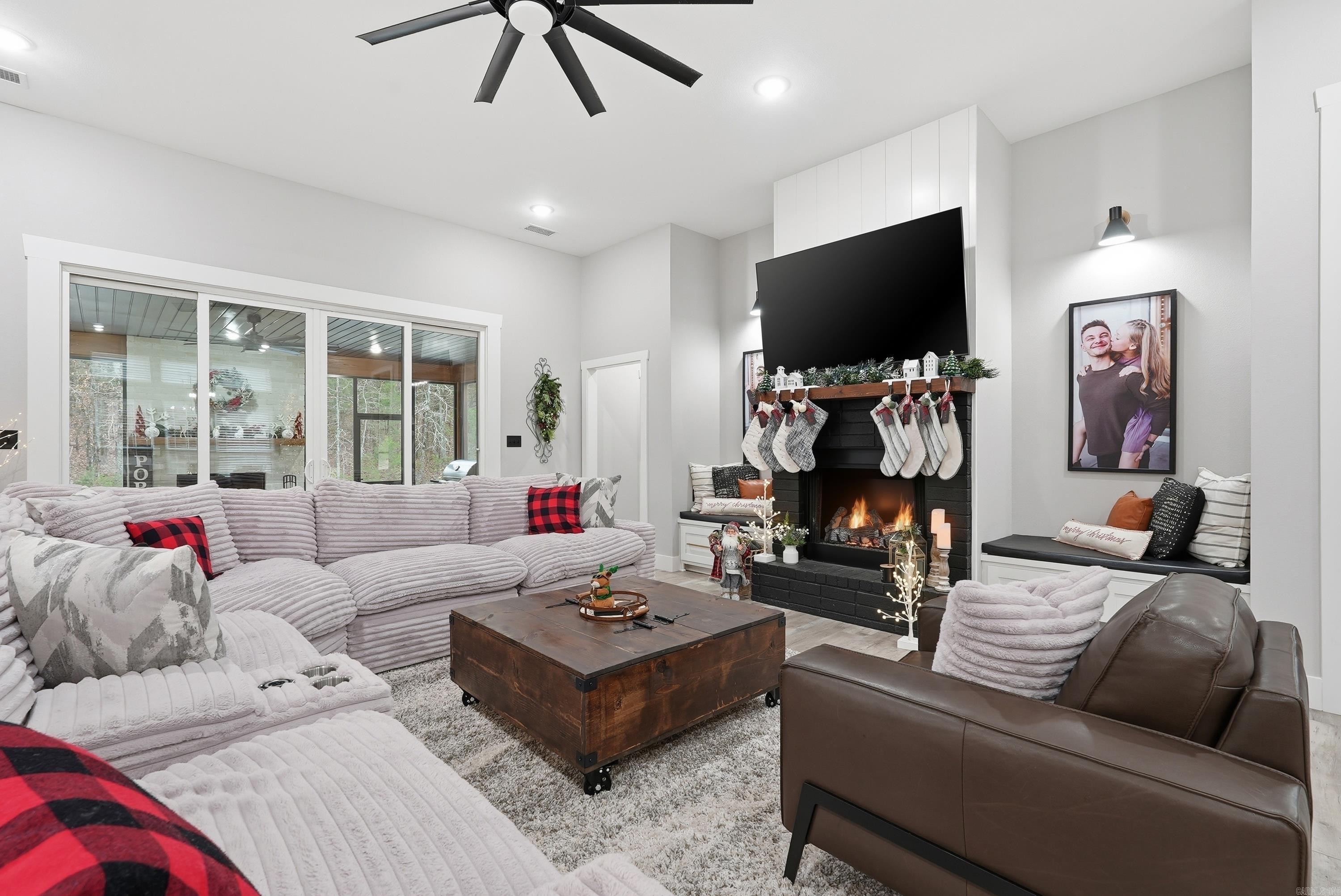 Morrilton, Arkansas, 72110, United States, 3 Bedrooms Bedrooms, ,4 BathroomsBathrooms,Residential,For Sale,2003394