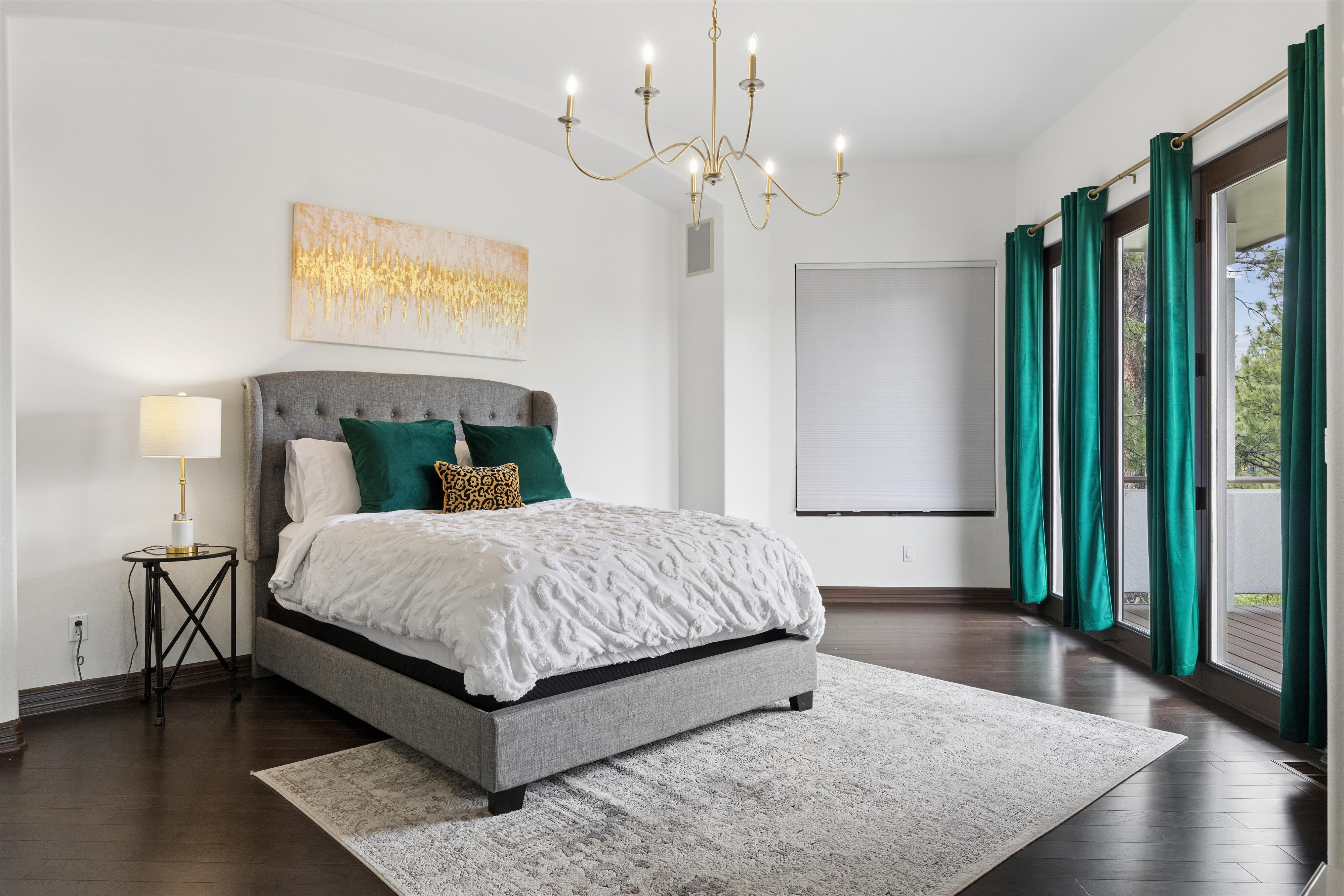  Remodeled 4 Bed 6 Bath Residence Offering Mountain, Sunset Views & Privacy - 物件實景