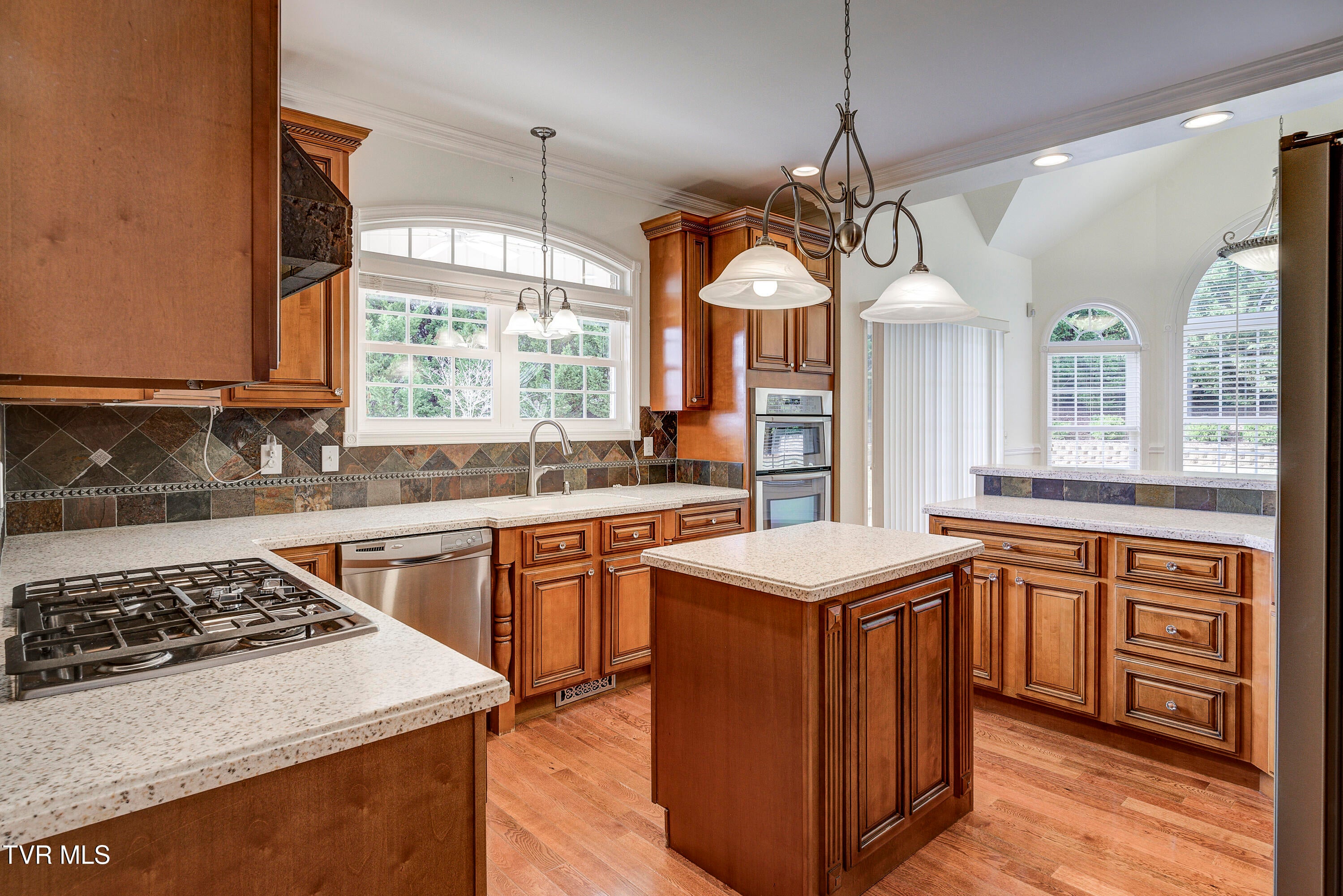 Bristol, Tennessee, 37620, United States, 4 Bedrooms Bedrooms, ,4 BathroomsBathrooms,Residential,For Sale,2001712