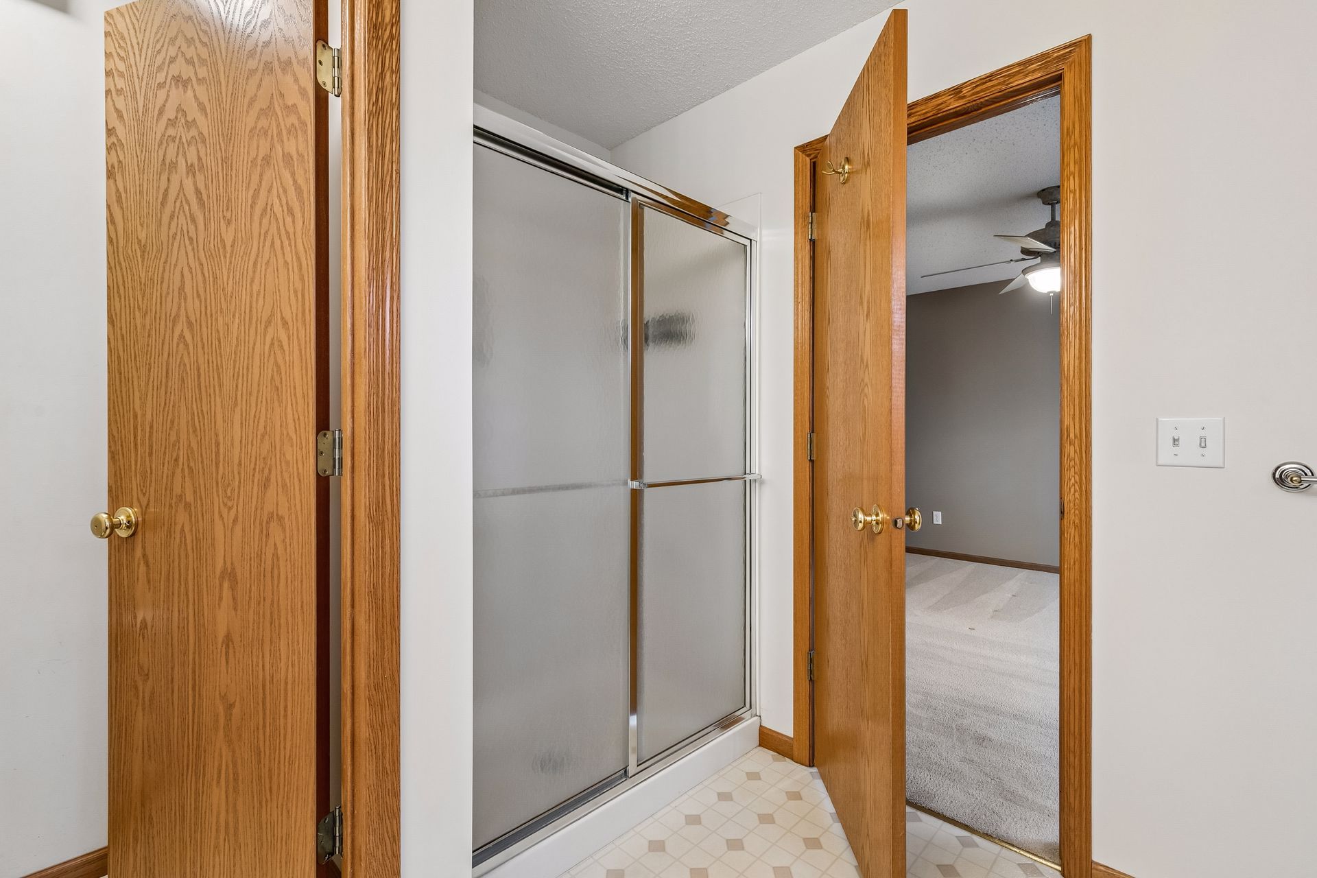  Cul-de-Sac Living with Over an Acre of Land - 物件實景