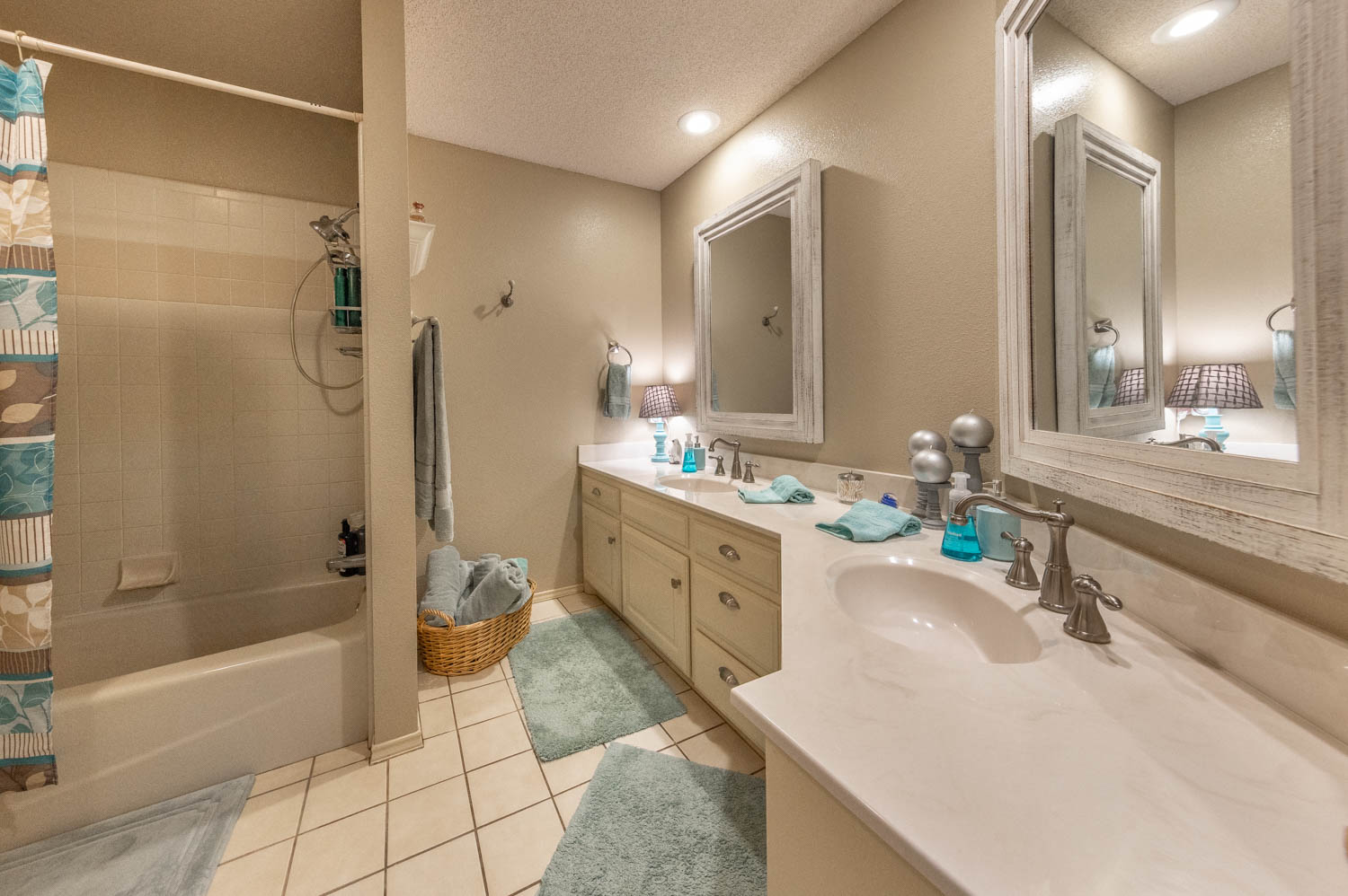 Levelland, Texas, 79336, United States, 4 Bedrooms Bedrooms, ,3 BathroomsBathrooms,Residential,For Sale,1901837