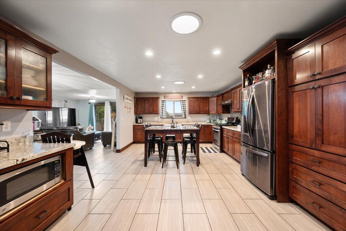 Lompoc, California, 93436, United States, 3 Bedrooms Bedrooms, ,4 BathroomsBathrooms,Residential,For Sale,1996759