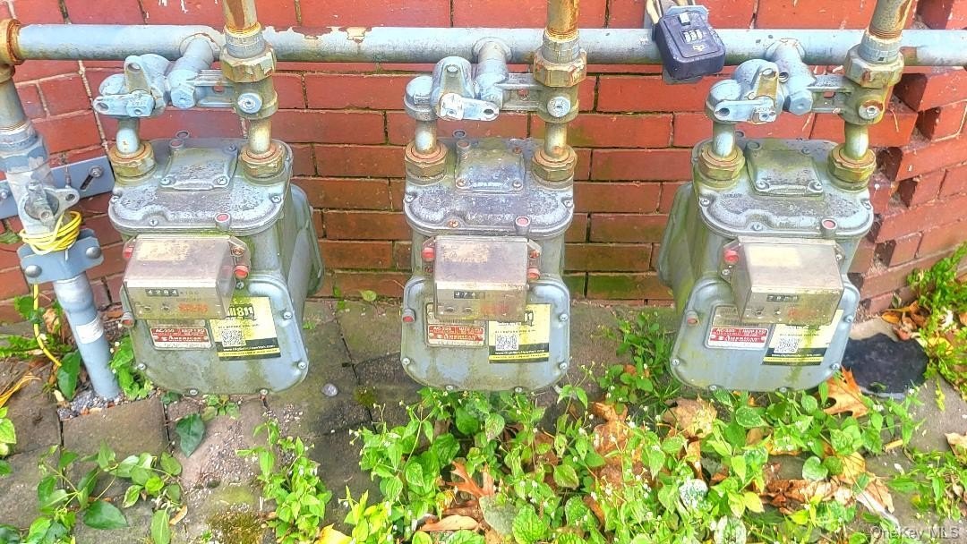 Poughkeepsie, New York, 12601, United States, 9 Bedrooms Bedrooms, ,3 BathroomsBathrooms,Residential,For Sale,1996441