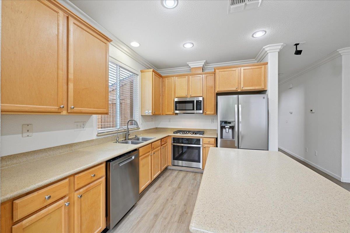 Roseville, California, 95747, United States, 5 Bedrooms Bedrooms, ,3 BathroomsBathrooms,Residential,For Sale,2005801