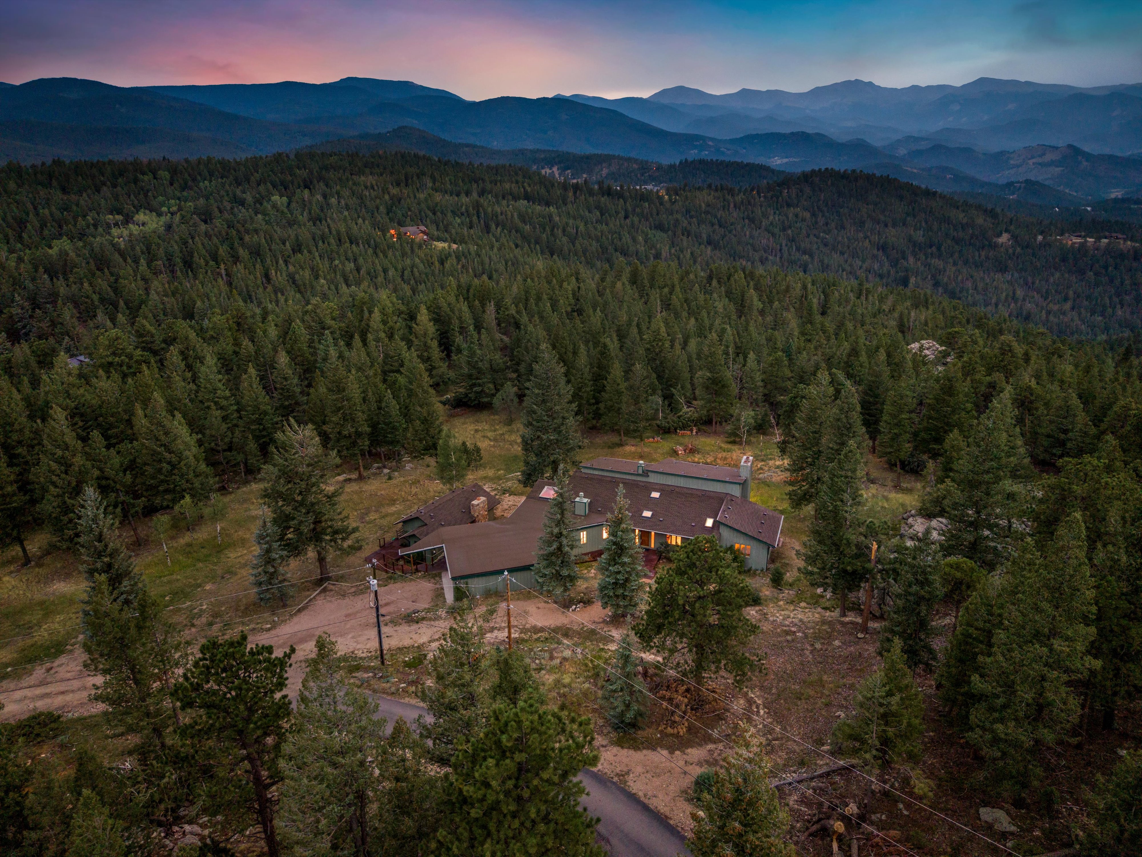  Custom Built Retreat with Panoramic Views on 8.7 Acres Next to Open Space - 物件實景