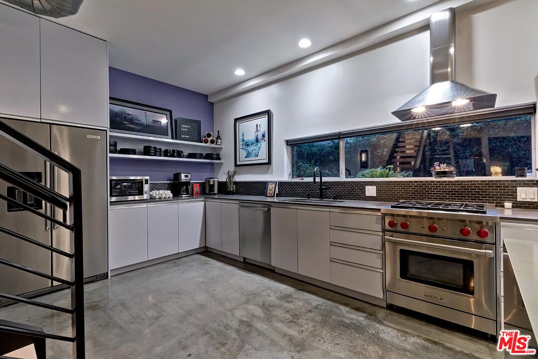 West Hollywood, California, 90069, United States, 2 Bedrooms Bedrooms, ,2 BathroomsBathrooms,Residential,For Sale,2000486