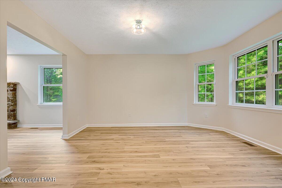 Stroudsburg, Pennsylvania, 18360, United States, 4 Bedrooms Bedrooms, ,3 BathroomsBathrooms,Residential,For Sale,1858014