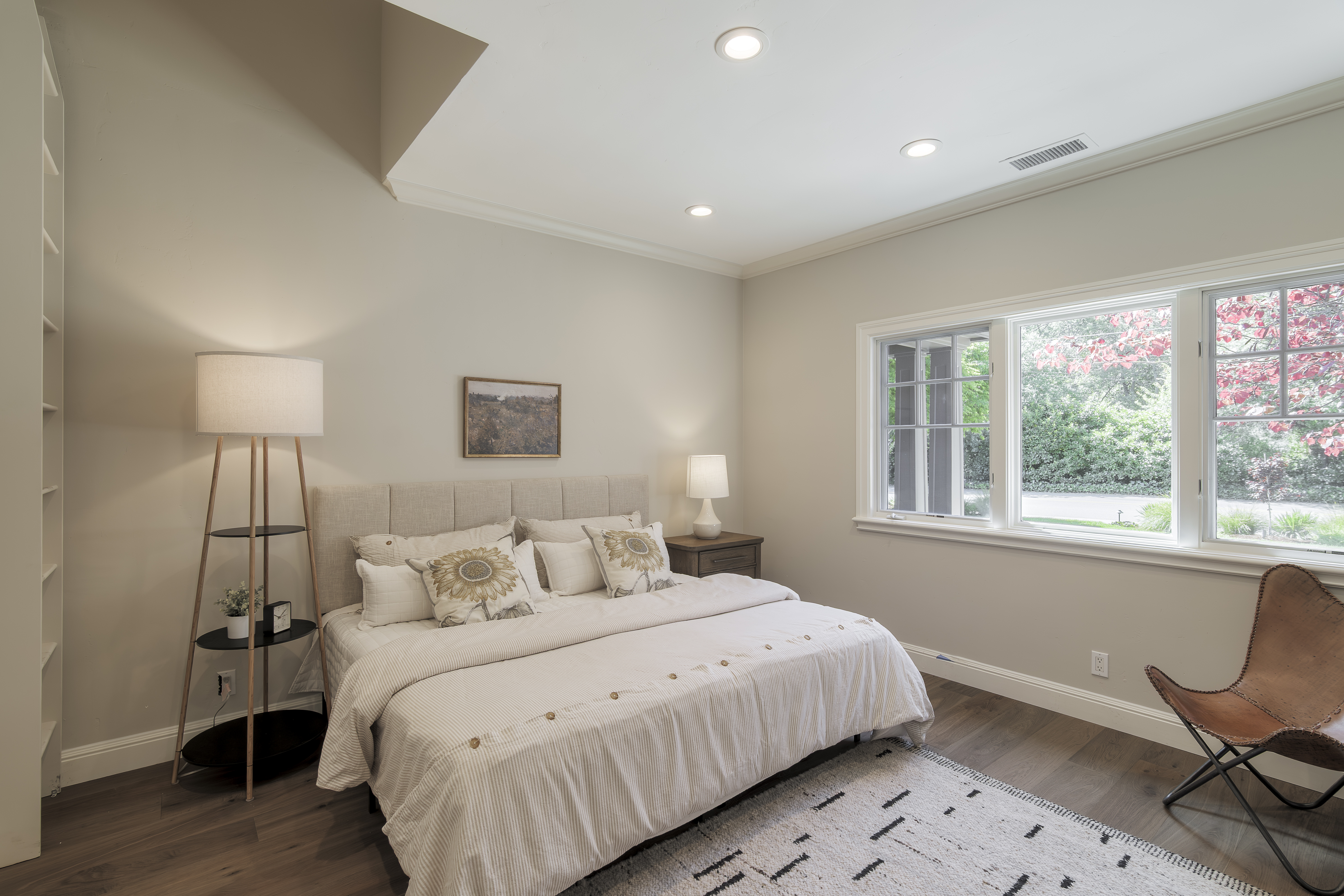  Beautifully Remodeled Craftsman-Inspired Home Located in the Willows - 物件實景