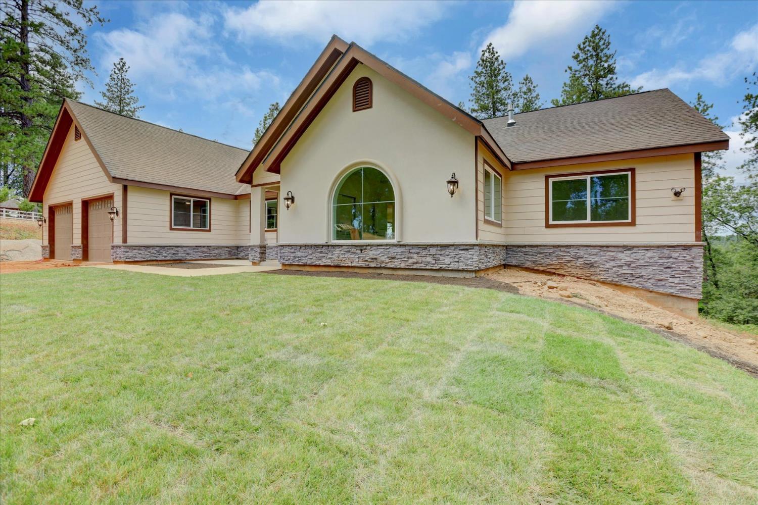 Grass Valley, California, 95949, United States, 4 Bedrooms Bedrooms, ,3 BathroomsBathrooms,Residential,For Sale,1905490
