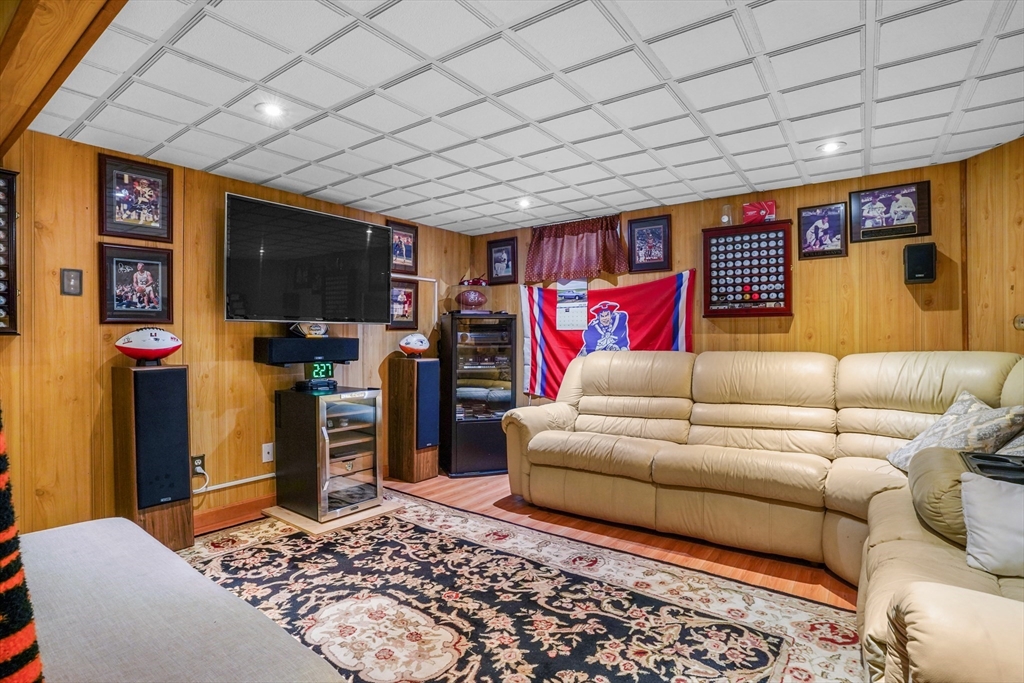 Burlington, Massachusetts, 01803, United States, 3 Bedrooms Bedrooms, ,2 BathroomsBathrooms,Residential,For Sale,2039576