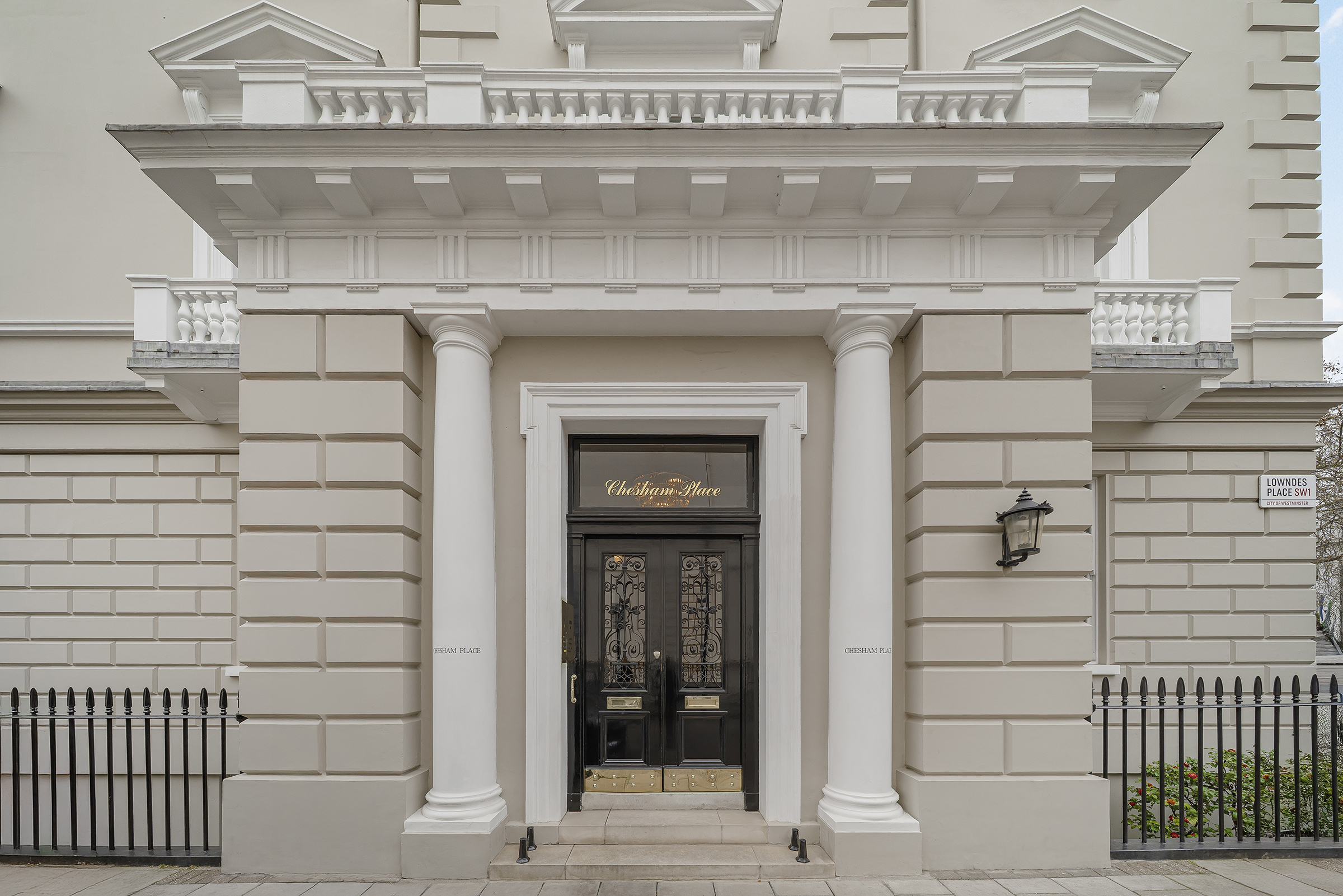  A Grand Lateral Penthouse with Direct Lift Access on Chesham Place - 物件實景