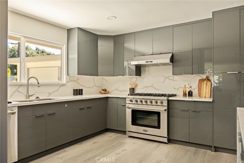 Redlands, California, 92373, United States, 4 Bedrooms Bedrooms, ,4 BathroomsBathrooms,Residential,For Sale,1900605