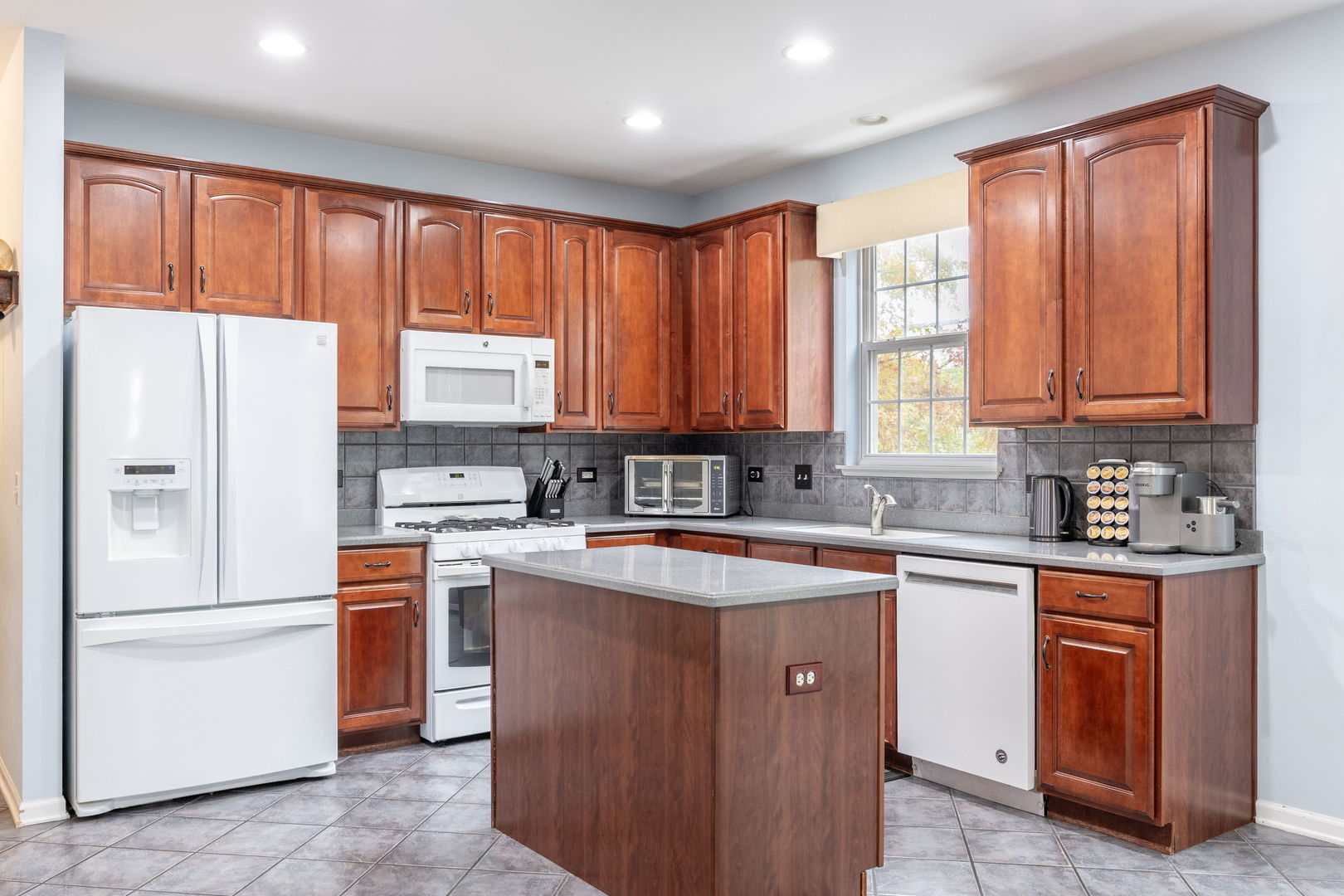 Aurora, Illinois, 60503, United States, 4 Bedrooms Bedrooms, ,4 BathroomsBathrooms,Residential,For Sale,1970243