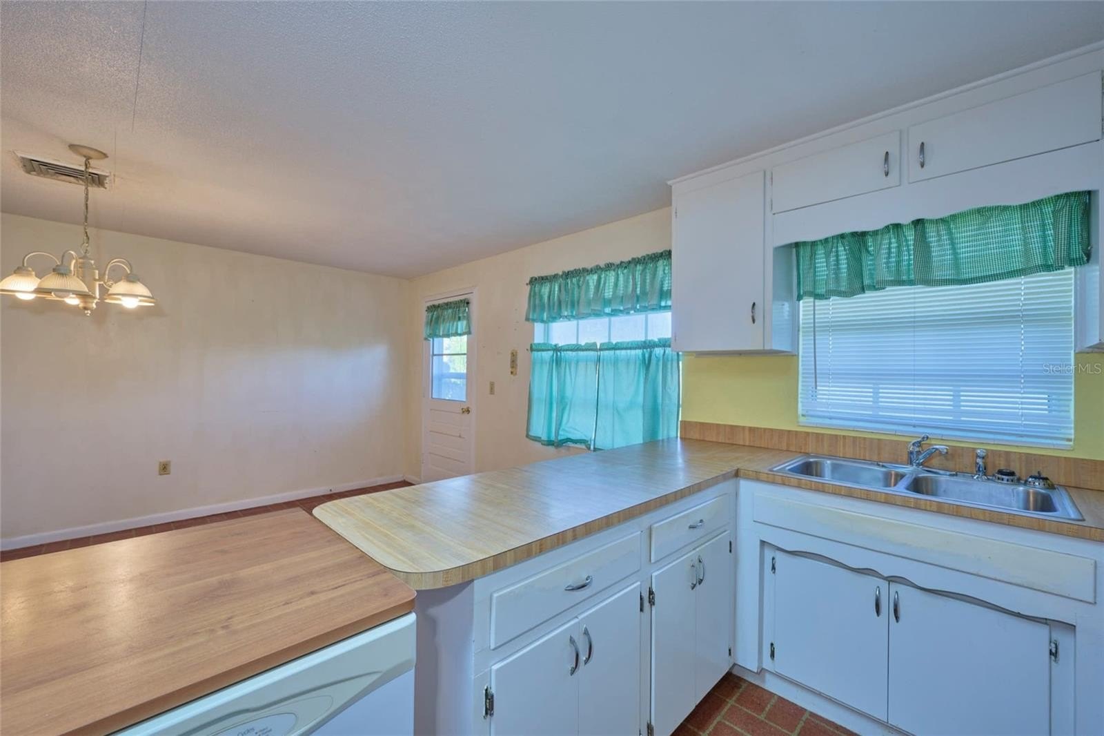 BARTOW, Florida, 33830, United States, 3 Bedrooms Bedrooms, ,2 BathroomsBathrooms,Residential,For Sale,1915491