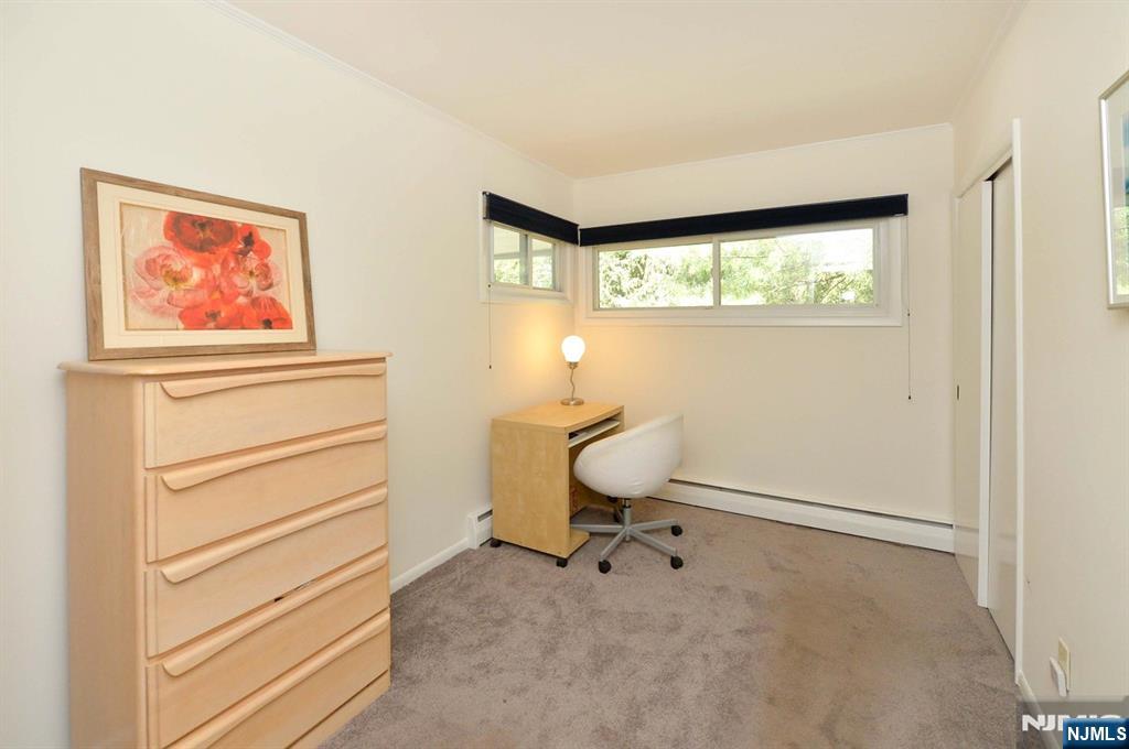 Oakland, New Jersey, 07436, United States, 3 Bedrooms Bedrooms, ,3 BathroomsBathrooms,Residential,For Sale,1934368