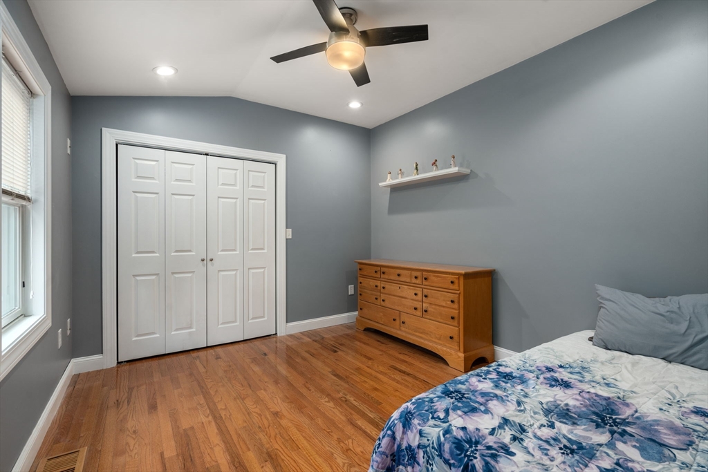 Wakefield, Massachusetts, 01880, United States, 5 Bedrooms Bedrooms, ,3 BathroomsBathrooms,Residential,For Sale,1837062