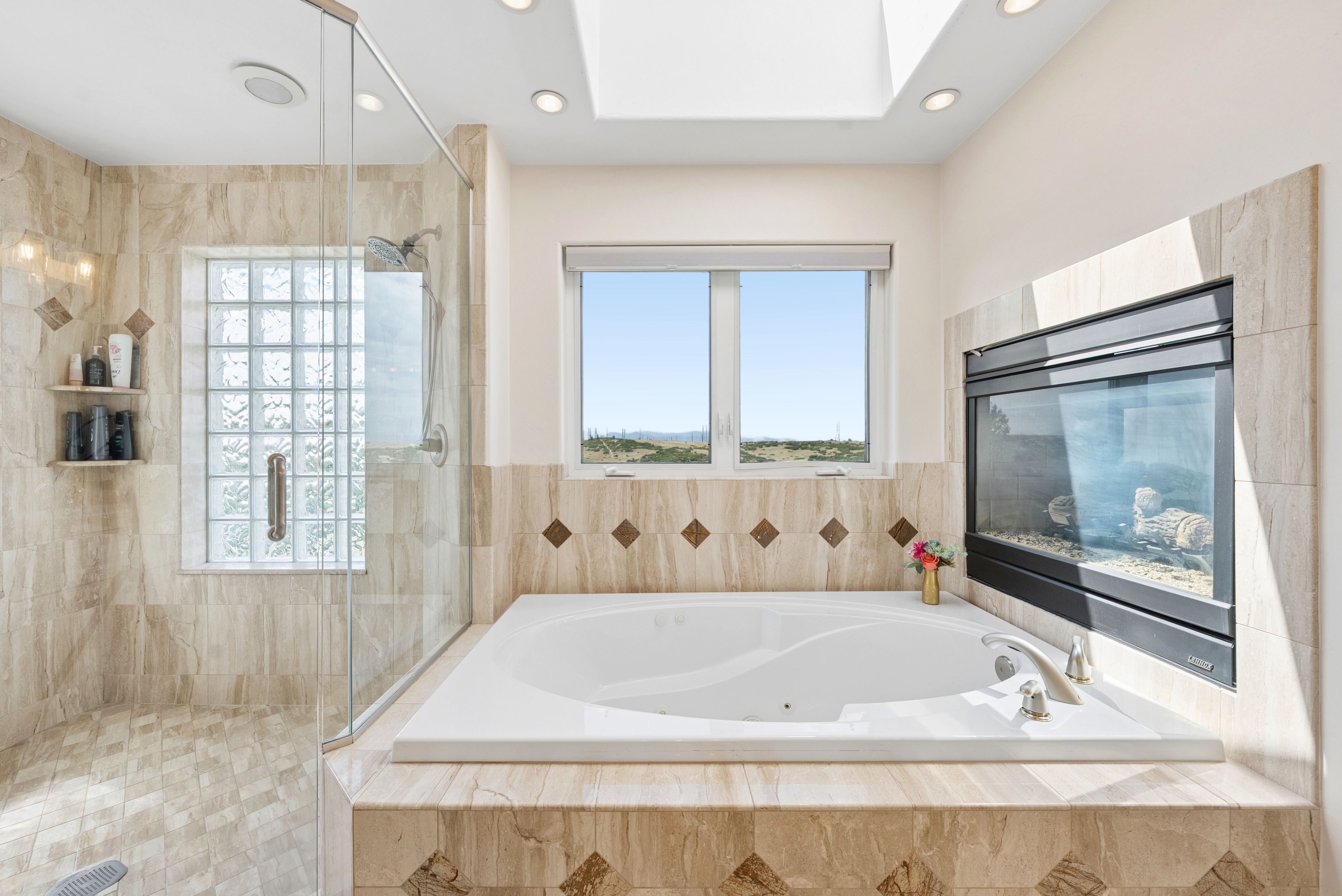  Hidden Pointe Estates Gem: Panoramic Mountain Views & Private Luxury Retreat - 物件實景