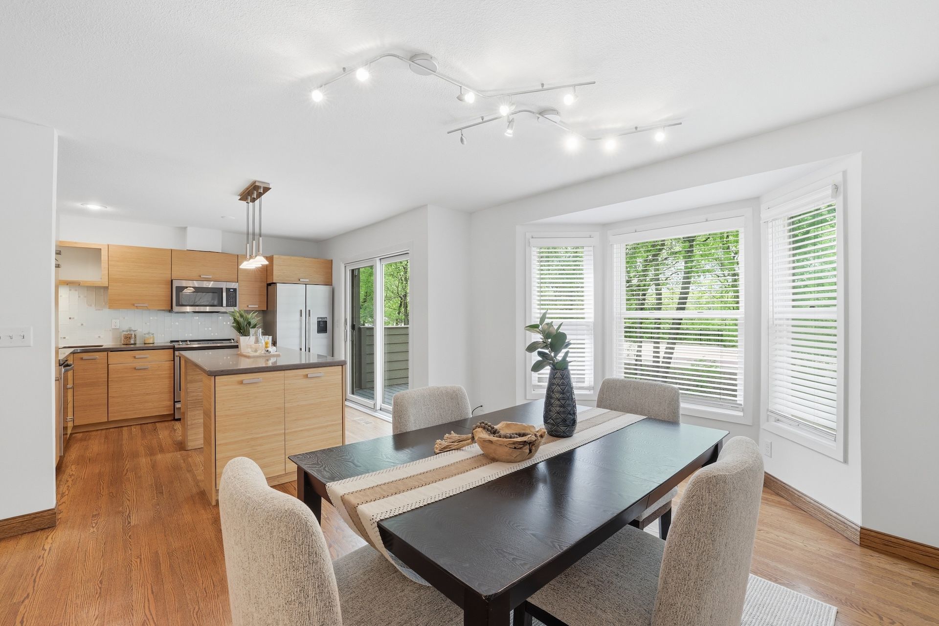  Renovated Townhome with Panoramic Views of Cedar Lake - 物件實景