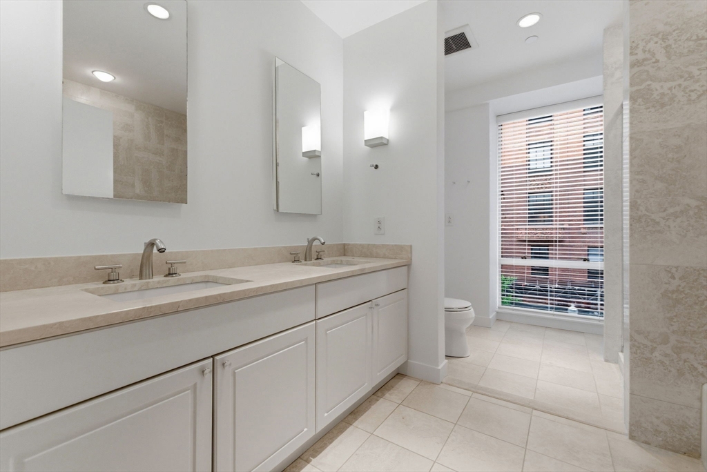 Boston, Massachusetts, 02110, United States, 2 Bedrooms Bedrooms, ,2 BathroomsBathrooms,Residential,For Sale,2048727