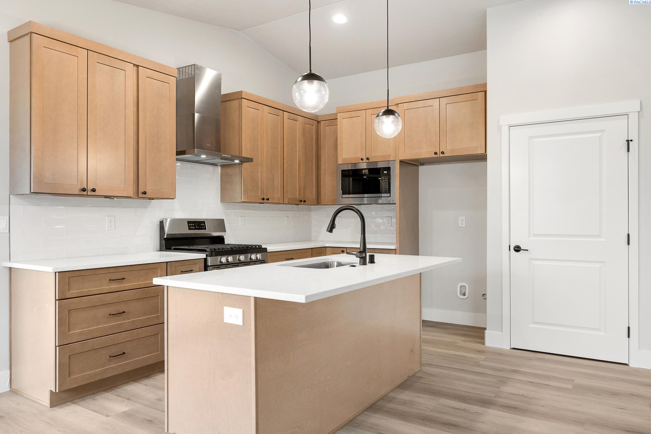 Pasco, Washington, 99301, United States, 4 Bedrooms Bedrooms, ,1 BathroomBathrooms,Residential,For Sale,1962978