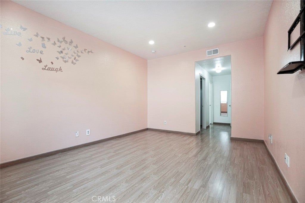 Granada Hills, California, 91344, United States, 2 Bedrooms Bedrooms, ,2 BathroomsBathrooms,Residential,For Sale,1940302