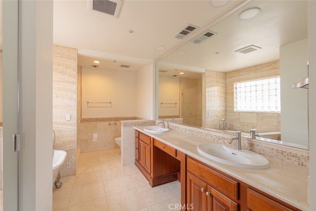 Arcadia, California, 91007, United States, 4 Bedrooms Bedrooms, ,5 BathroomsBathrooms,Residential,For Sale,1902018