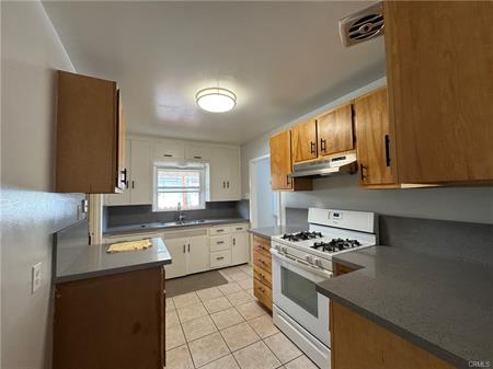 Fullerton, California, 92831, United States, 2 Bedrooms Bedrooms, ,2 BathroomsBathrooms,Residential,For Sale,1921827