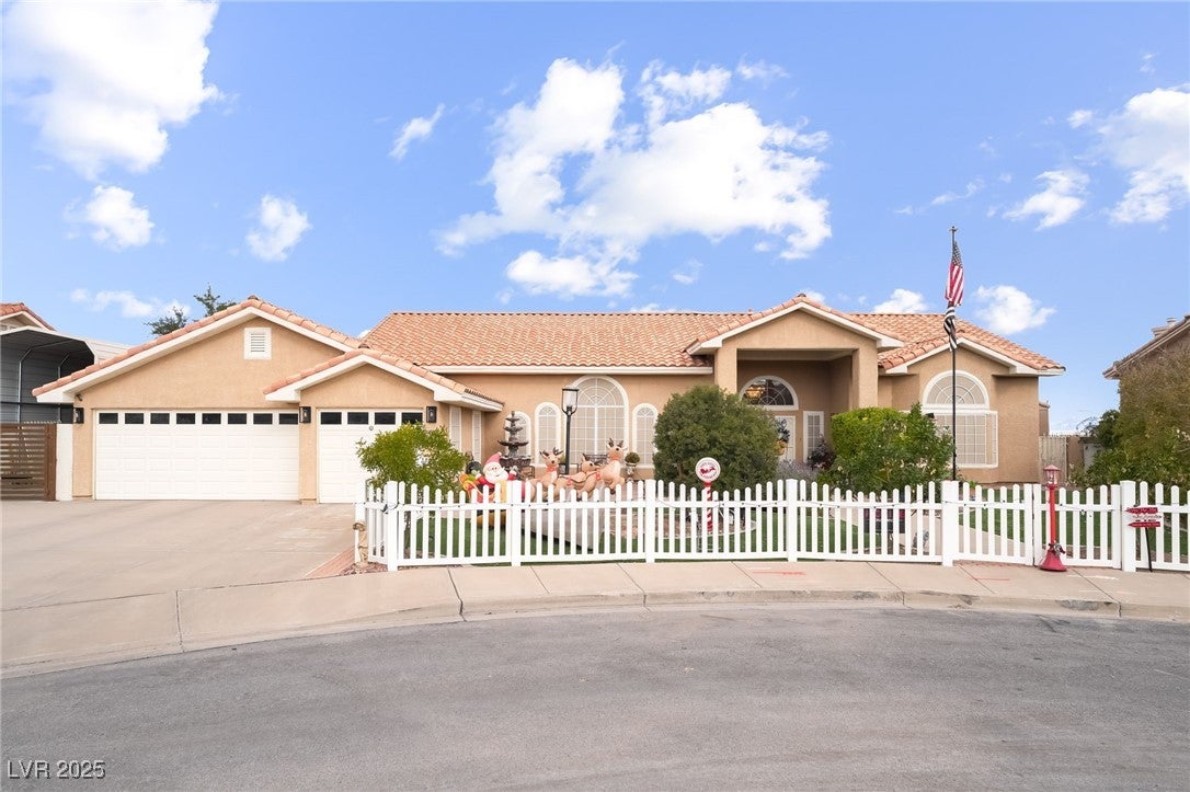 Henderson, Nevada, 89015, United States, 4 Bedrooms Bedrooms, ,3 BathroomsBathrooms,Residential,For Sale,2001549