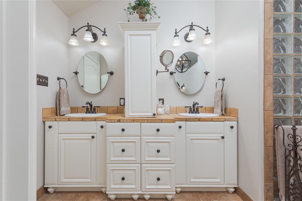Terrell, Texas, 75160, United States, 3 Bedrooms Bedrooms, ,3 BathroomsBathrooms,Residential,For Sale,1767397