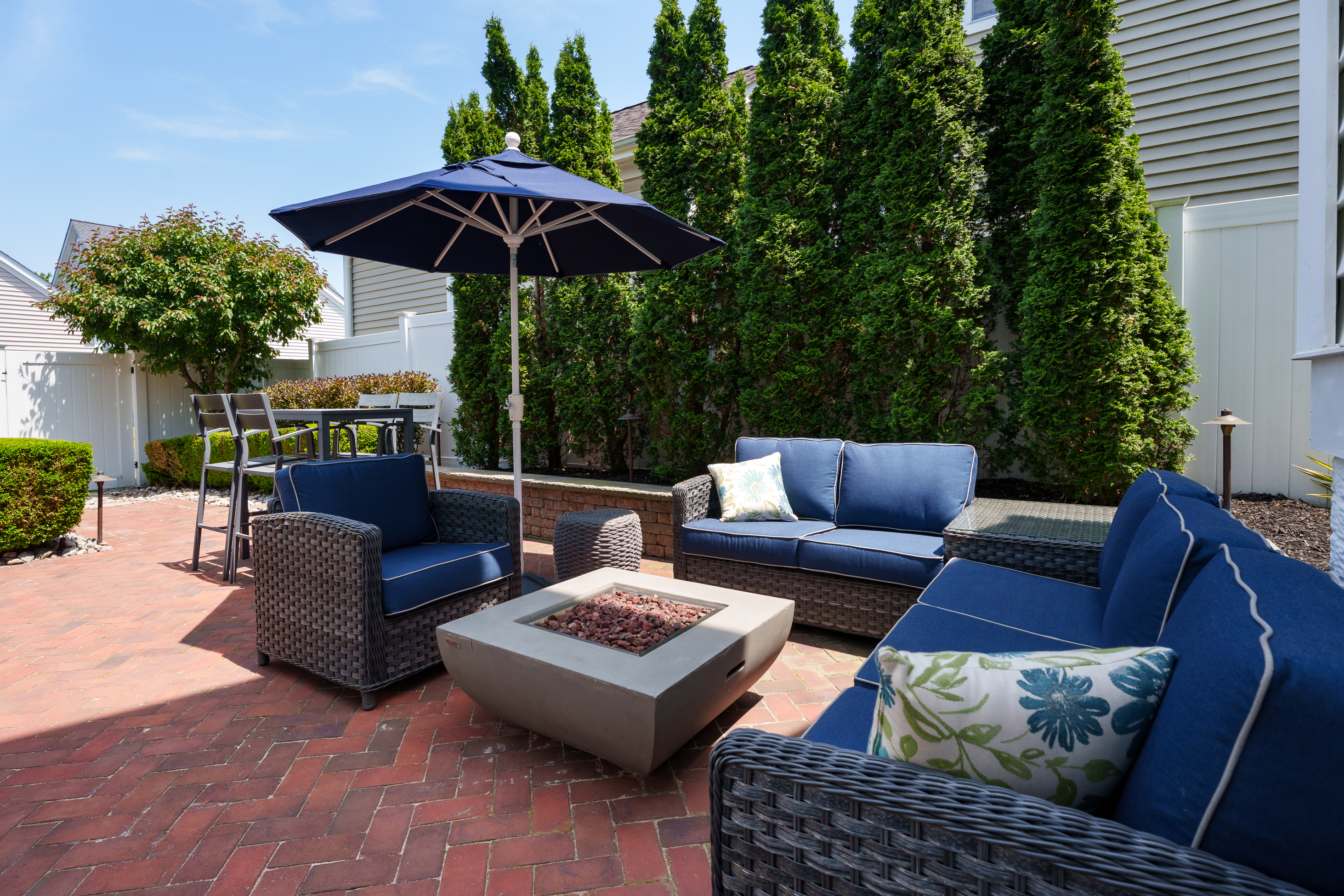  Turn-Key Town Center Home on a Picture-Perfect Lot - 物件實景