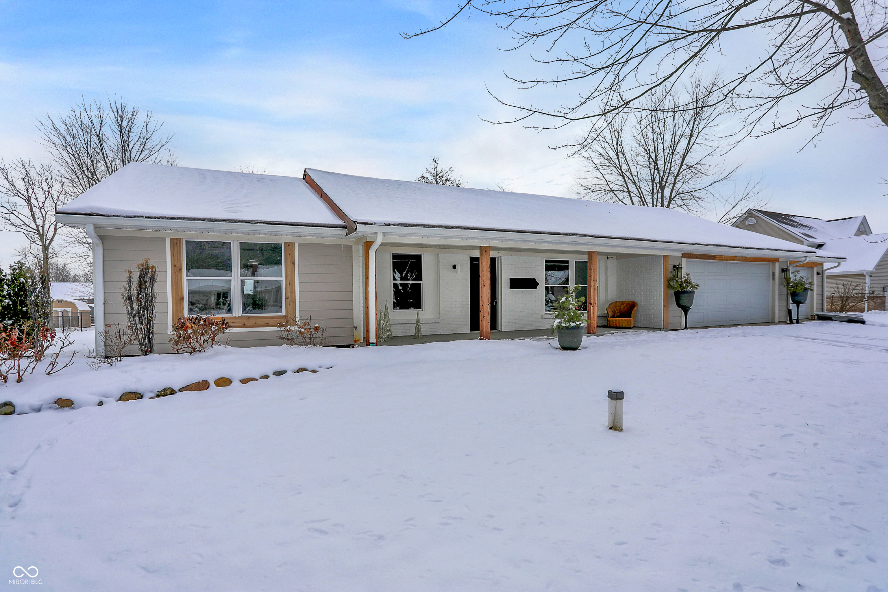 Zionsville, Indiana, 46077, United States, 3 Bedrooms Bedrooms, ,2 BathroomsBathrooms,Residential,For Sale,2001514