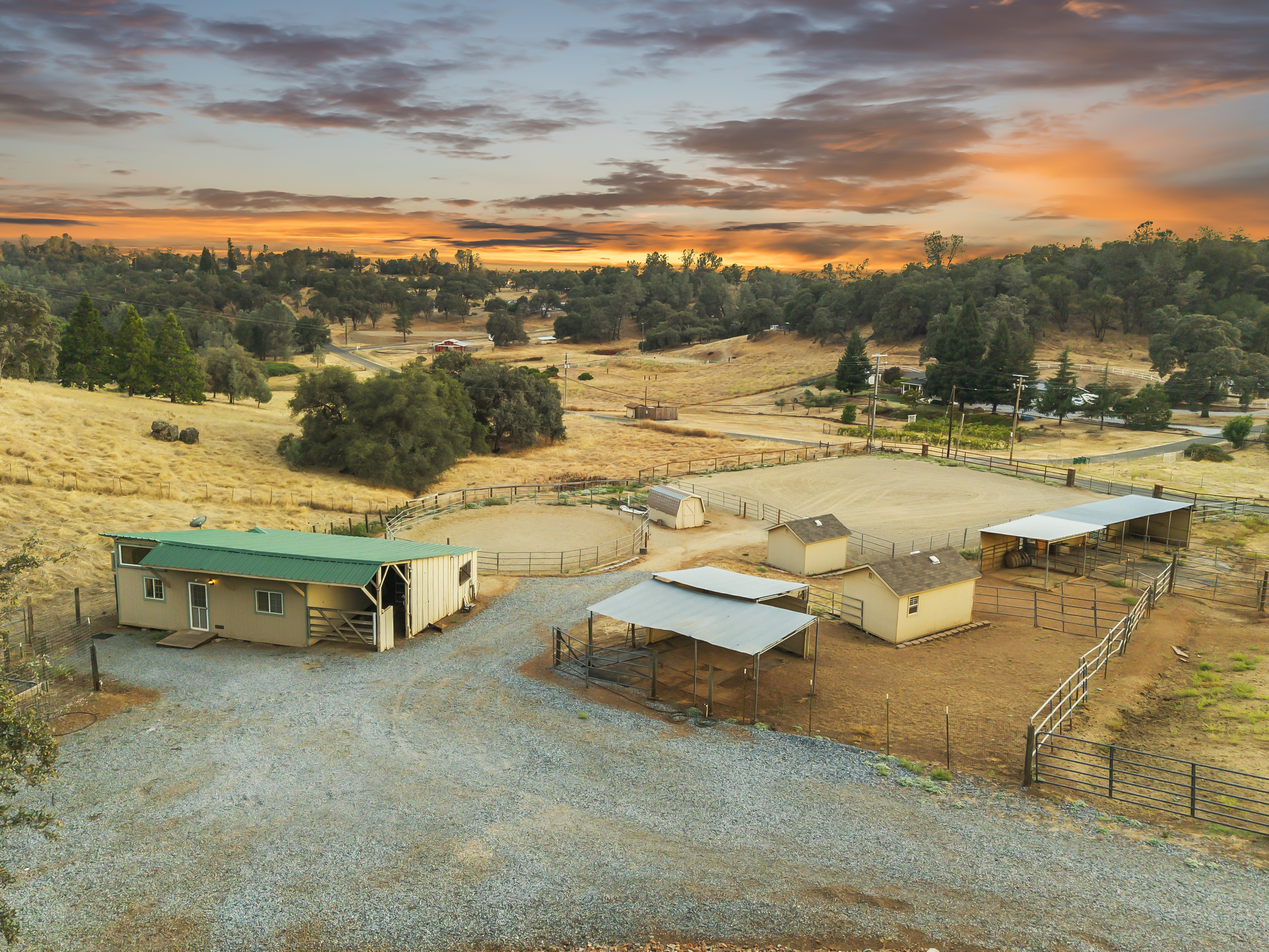  California Equestrian Property with ADU, Horse Arena & Pool - 物件實景