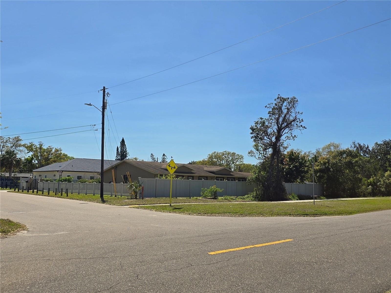 CLEARWATER, Florida, 33765, United States, 5 Bedrooms Bedrooms, ,3 BathroomsBathrooms,Residential,For Sale,2006178