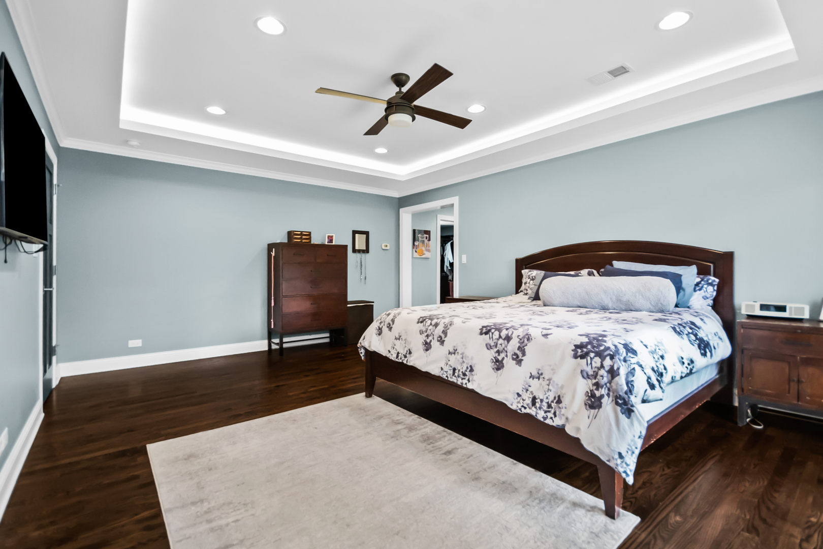 Glenview, Illinois, 60025, United States, 4 Bedrooms Bedrooms, ,3 BathroomsBathrooms,Residential,For Sale,1927417