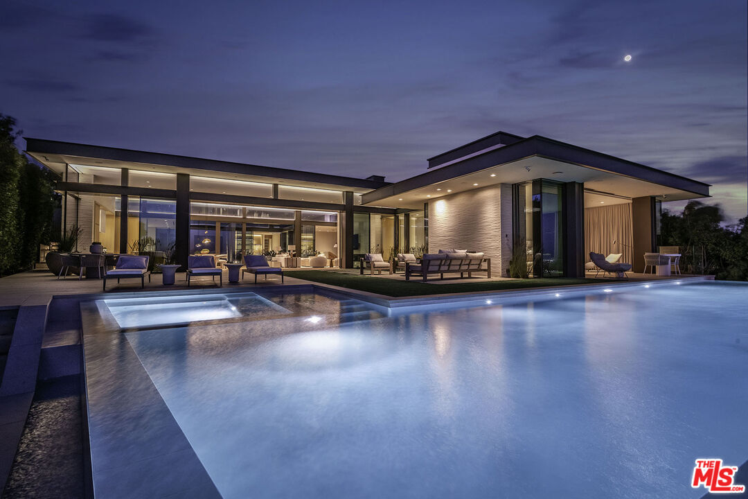 Los Angeles, California, 90069, United States, 7 Bedrooms Bedrooms, ,9 BathroomsBathrooms,Residential,For Sale,1925200