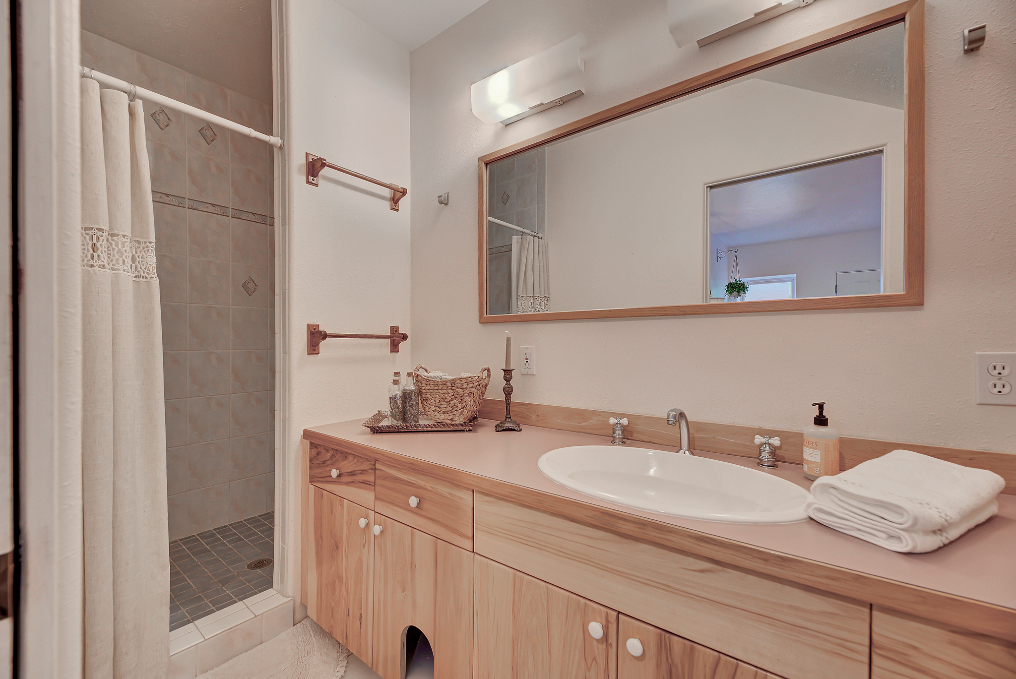 Helmville, Montana, 59743, United States, 3 Bedrooms Bedrooms, ,4 BathroomsBathrooms,Residential,For Sale,1975948