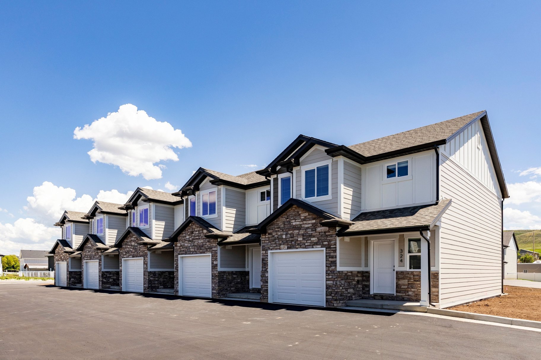  New Construction Meets Small Town Living - 物件實景