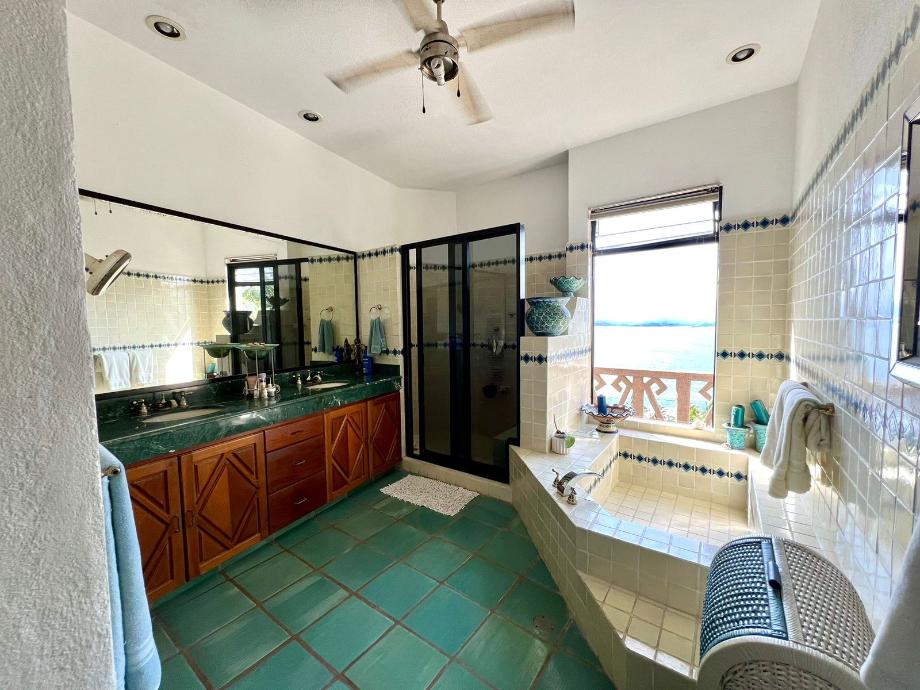 curso esmeralda, Manzanillo, Colima, 28867, Mexico, 4 Bedrooms Bedrooms, ,4 BathroomsBathrooms,Residential,For Sale,curso esmeralda,1541723