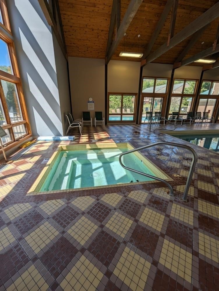 Lincoln, New Hampshire, 03251, United States, 4 Bedrooms Bedrooms, ,4 BathroomsBathrooms,Residential,For Sale,1915256