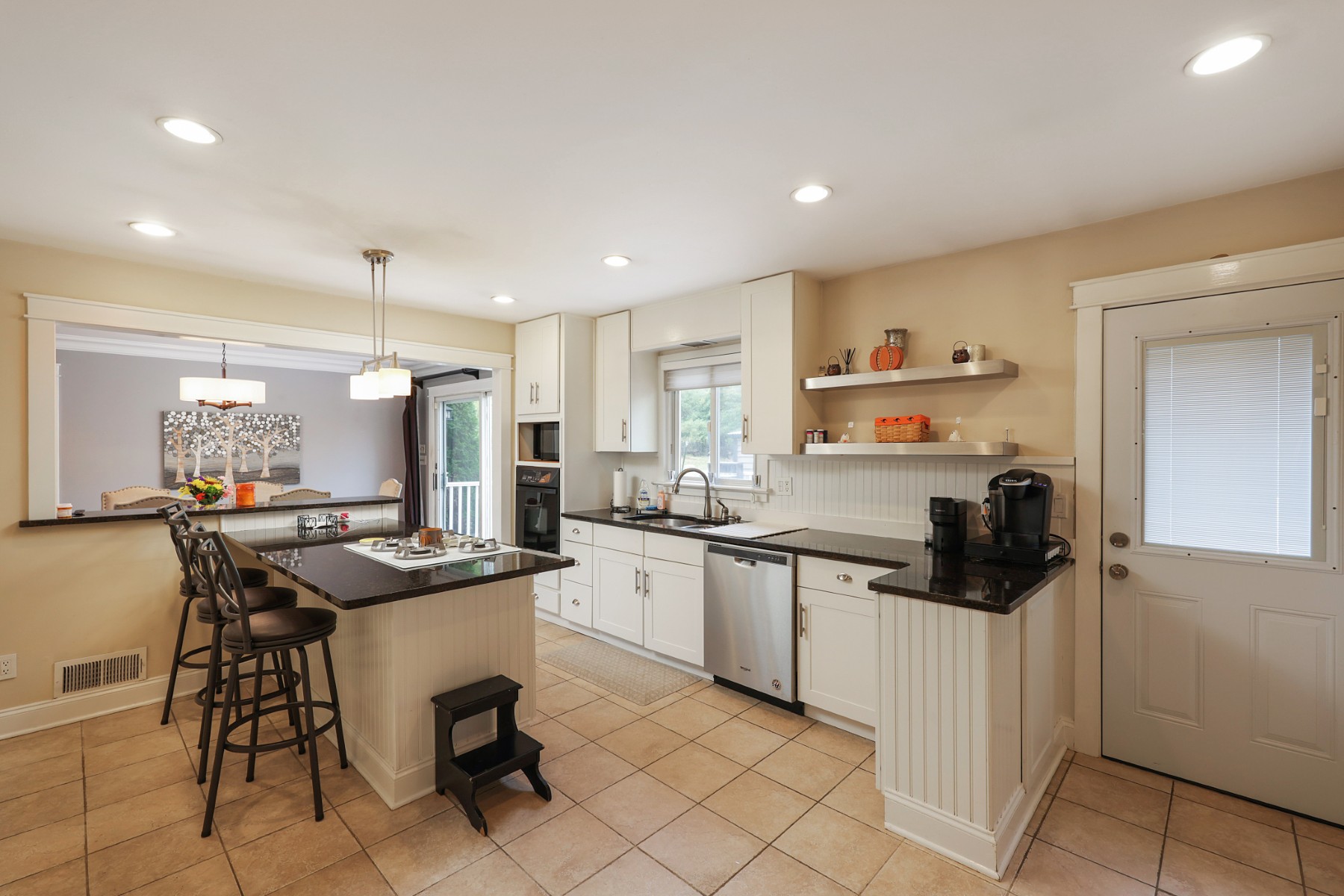  Inviting Ranch Home Offers Exceptional Indoor-Outdoor Entertainment Spaces - 物件實景
