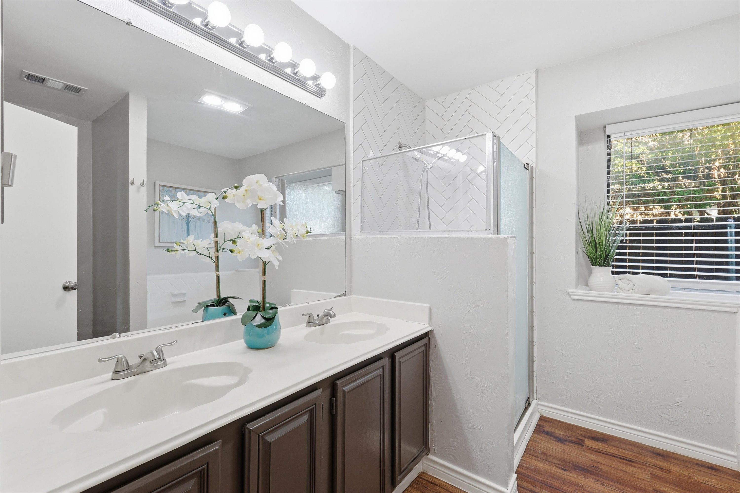  Beautifully Updated in Rowlett with a 2.75% Assumable FHA Loan - 物件實景