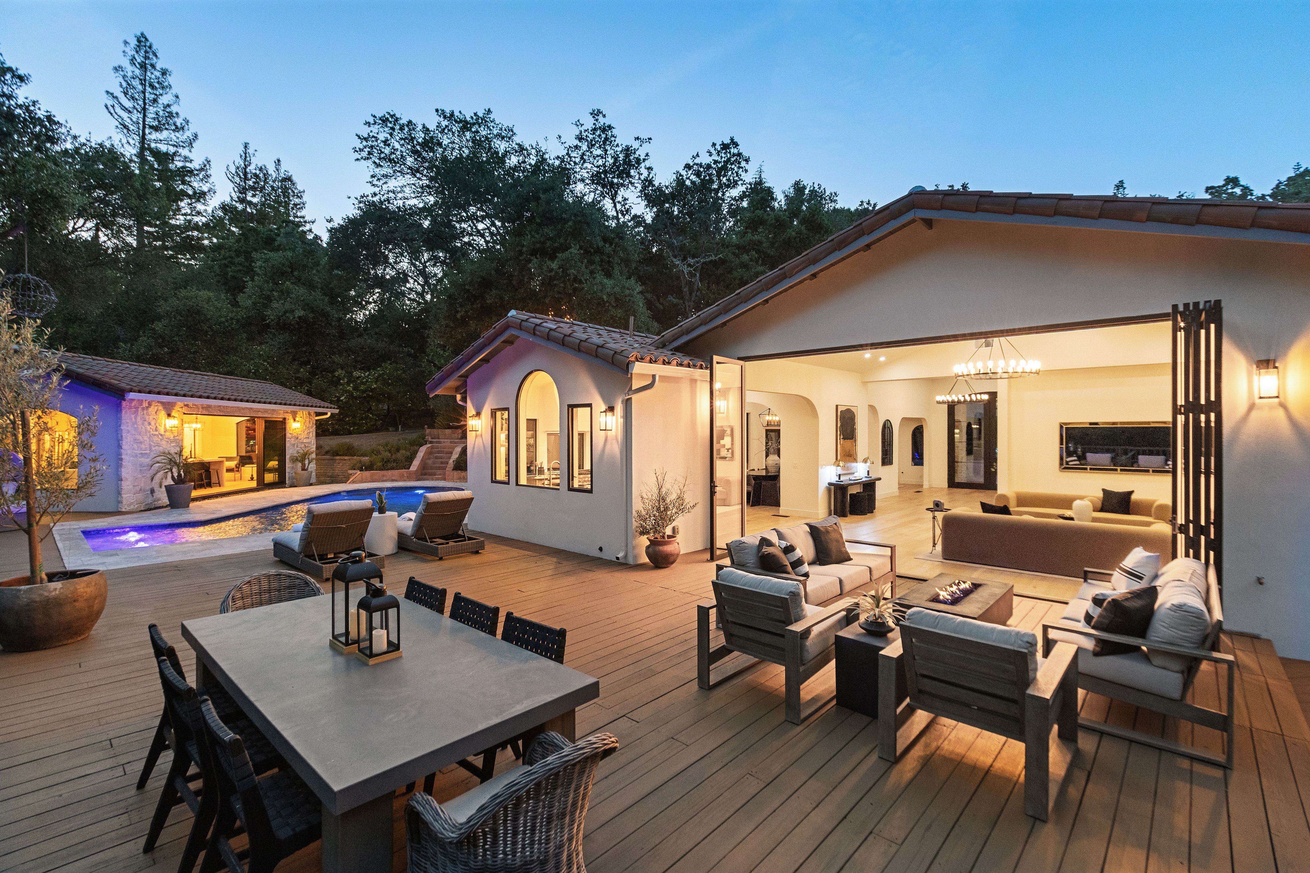  Private Gated Sanctuary With Expansive Outdoor Living - 物件實景