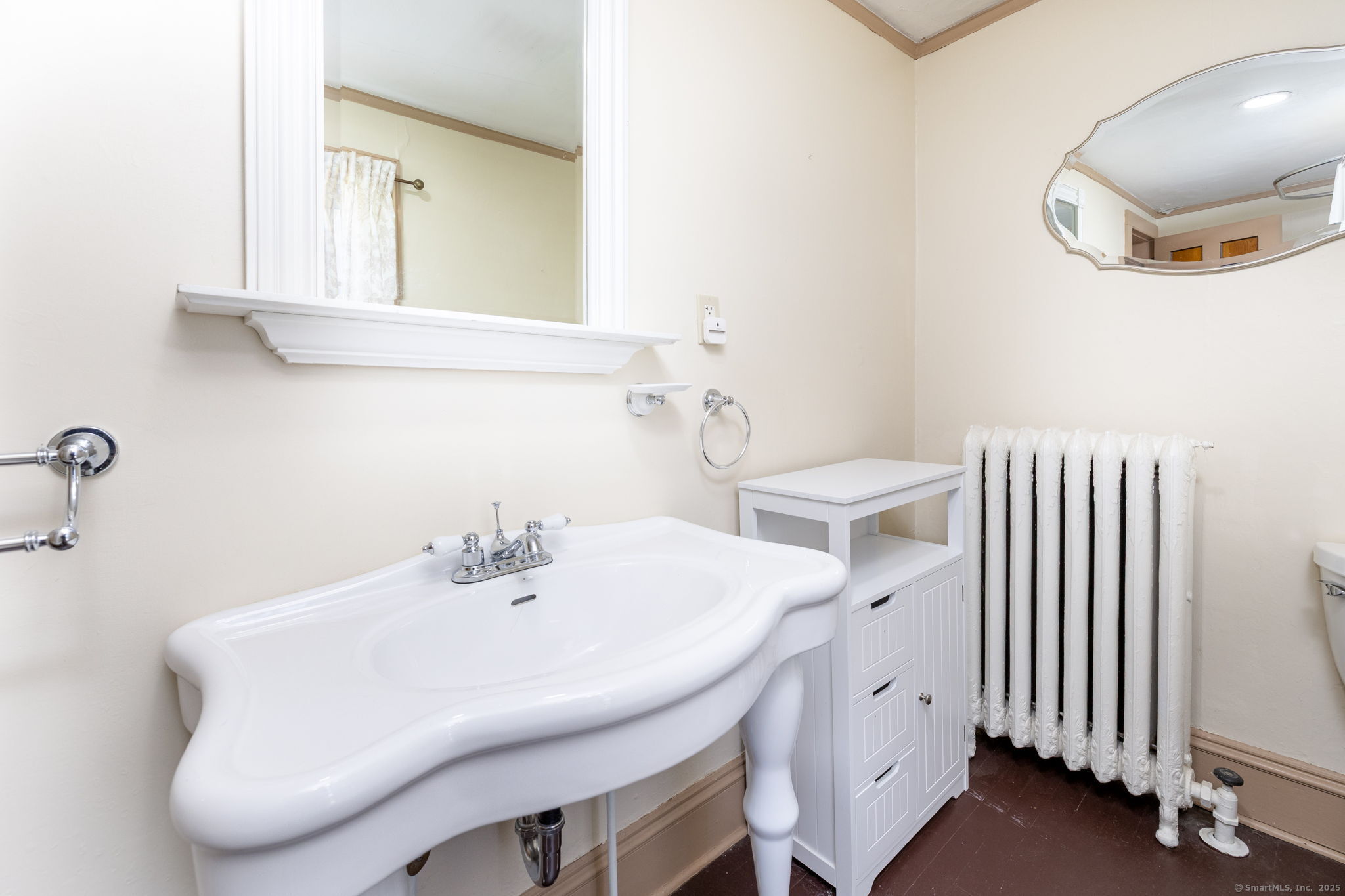 Wethersfield, Connecticut, 06109, United States, 4 Bedrooms Bedrooms, ,2 BathroomsBathrooms,Residential,For Sale,1939888