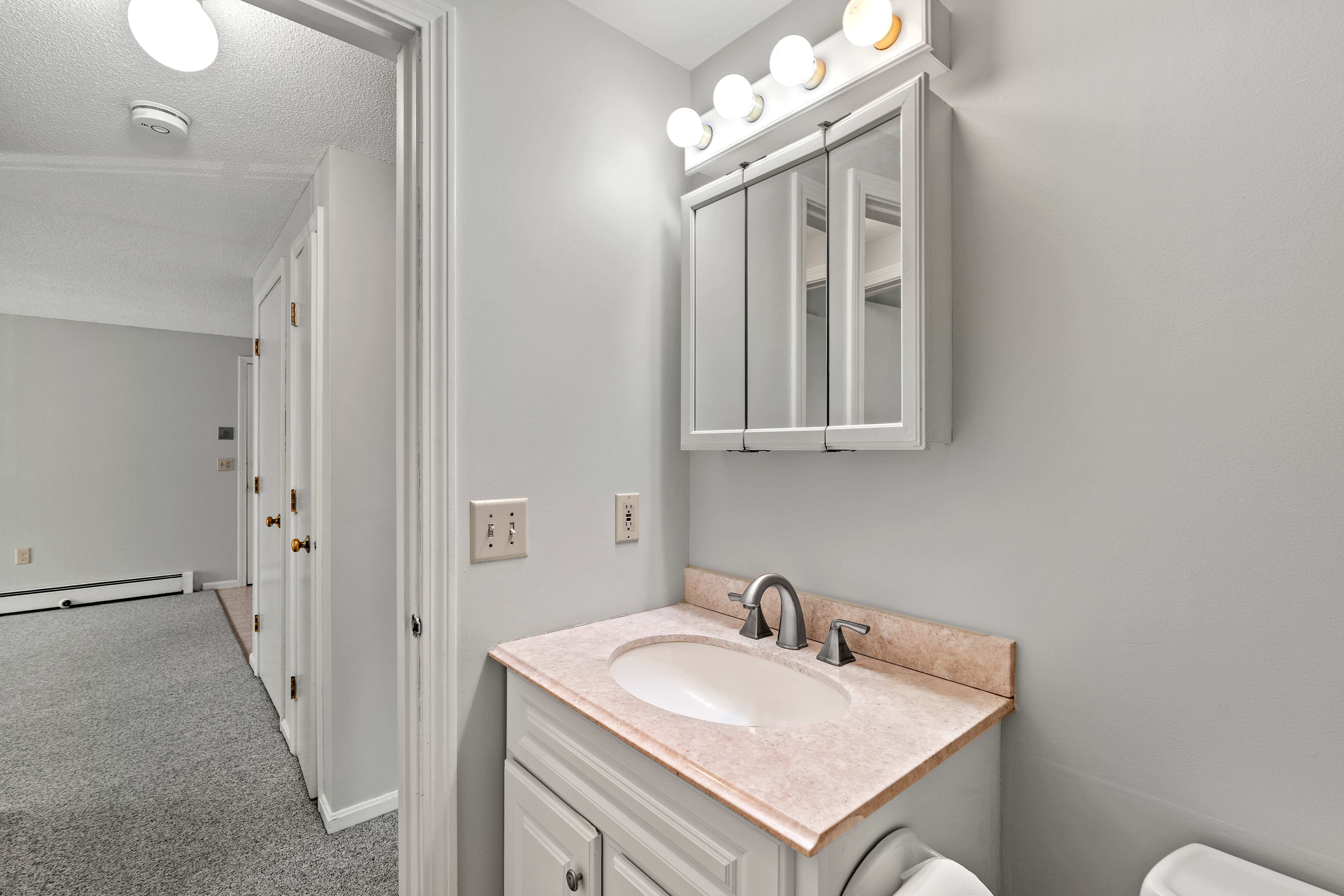  910 White Cedar Boulevard, Portsmouth, NH 03801 - 物件實景